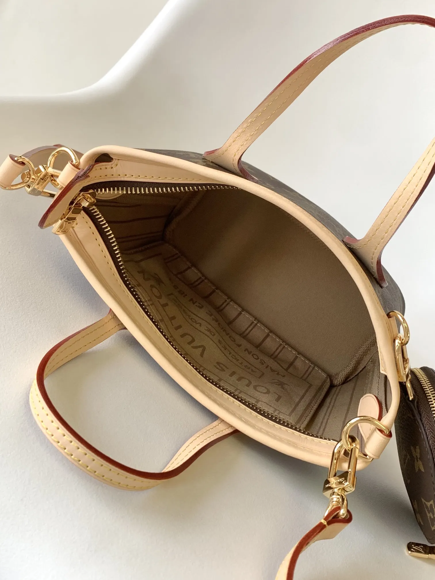 Neverfull 牛皮 手拿包 精致手拿款