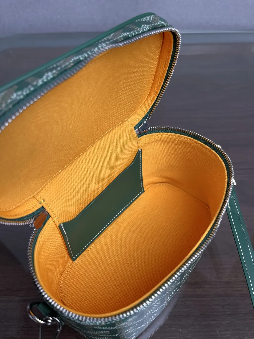 Goyard 綠色 墨綠 小牛皮 化妝包 便携收納款(數字9) Goyard 綠色 墨綠 小牛皮 化妝包 便携收納款(數字9)