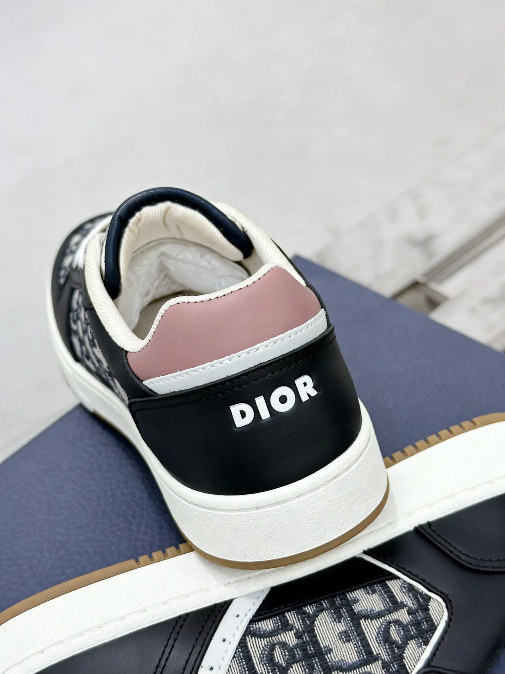 Dior 黑色 运动鞋(數字5) Dior 黑色 运动鞋(數字5)