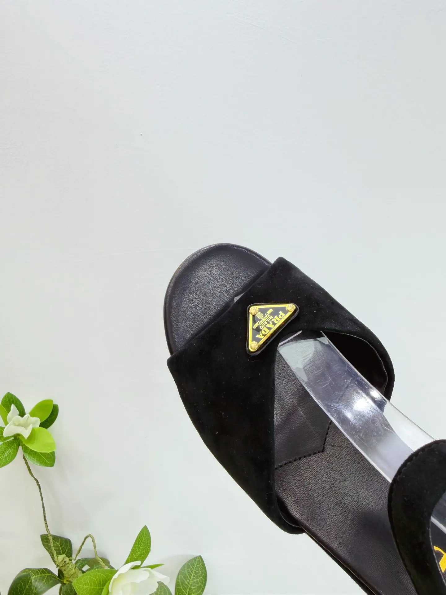 PRADA 羊皮 休闲鞋 舒适百搭款