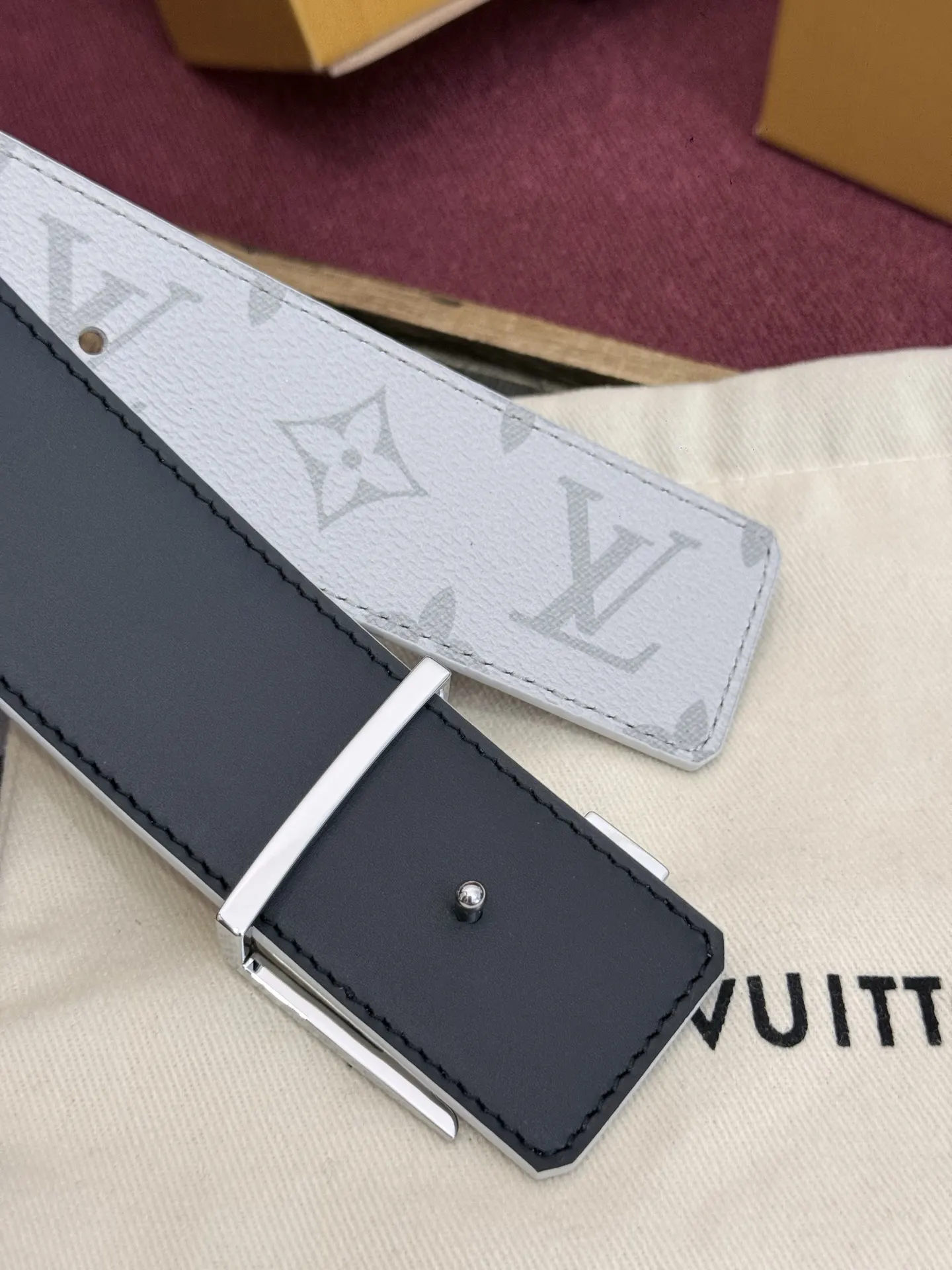 LV 綠色 雙面腰帶 商務休閒款(數字4) LV 綠色 雙面腰帶 商務休閒款(數字4)