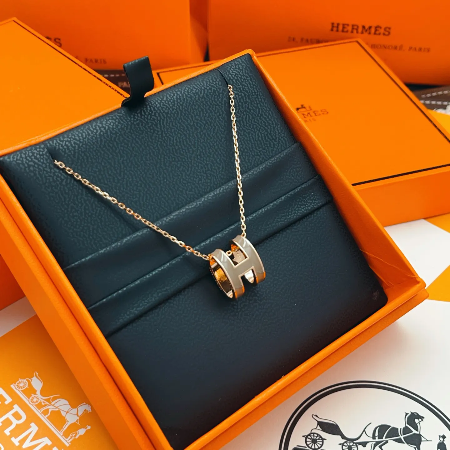 Hermès 金色 首饰 精致配飾 項鏈(數字2) Hermès 金色 首饰 精致配飾 項鏈(數字2)