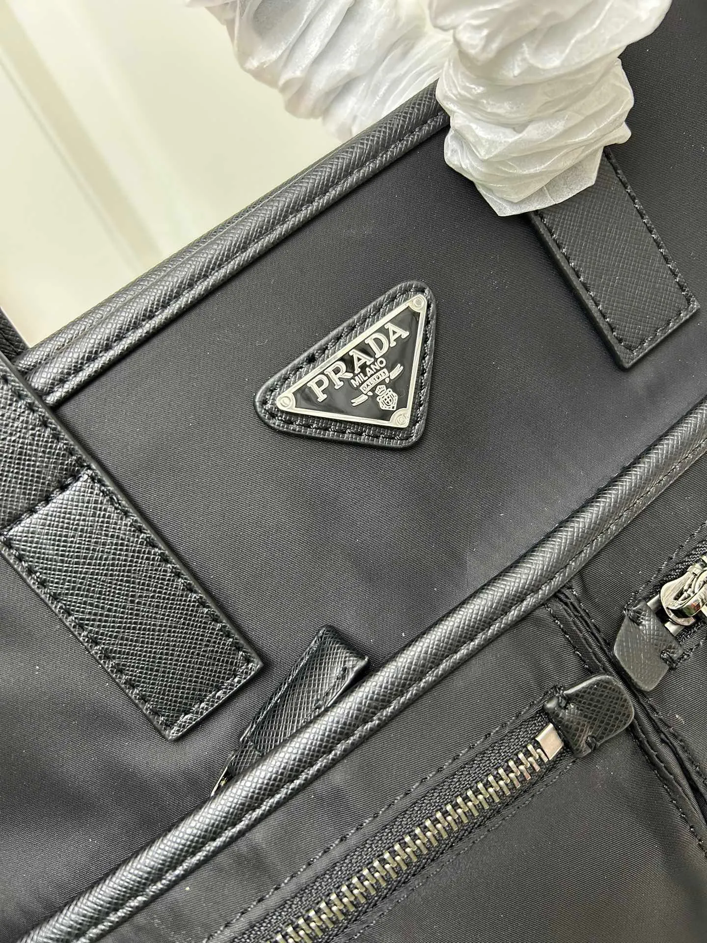 Prada 单肩包