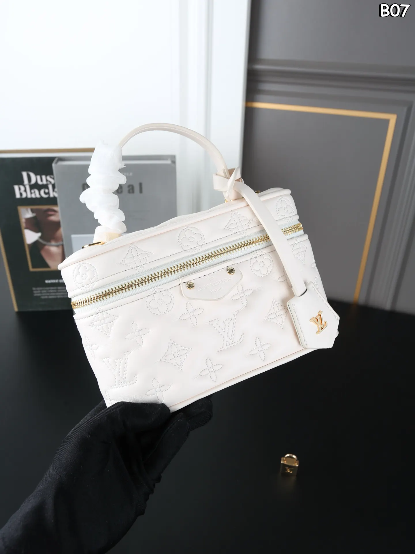 LV 皮革 Vanity 刺绣 包 盒 梳妆包单肩斜挎 饭盒包 链条包 精致链条款