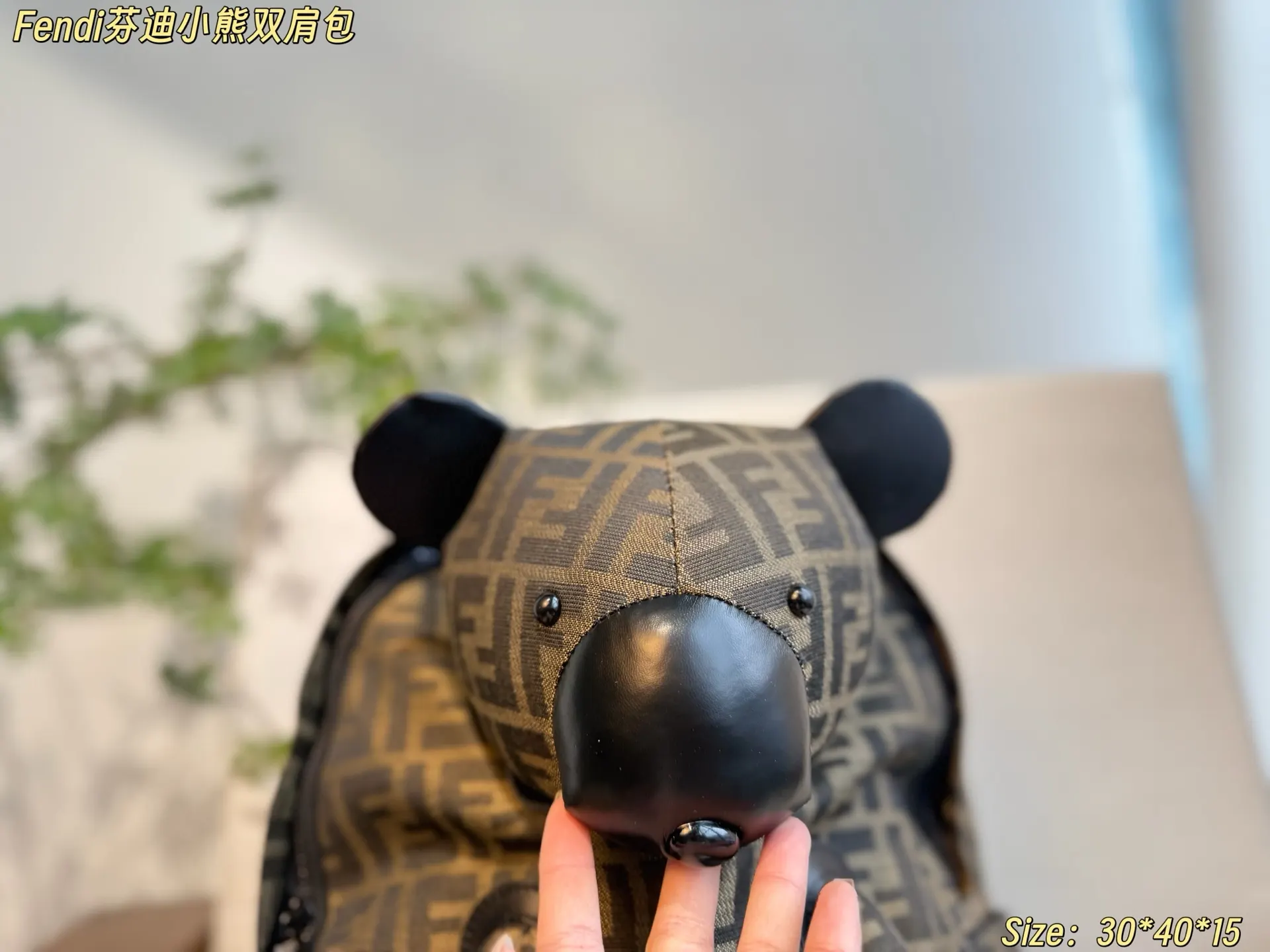 Fendi 芬迪小熊雙肩包 可可爱爱的小熊玩偶公仔 雙肩功能强大 实用雙肩款