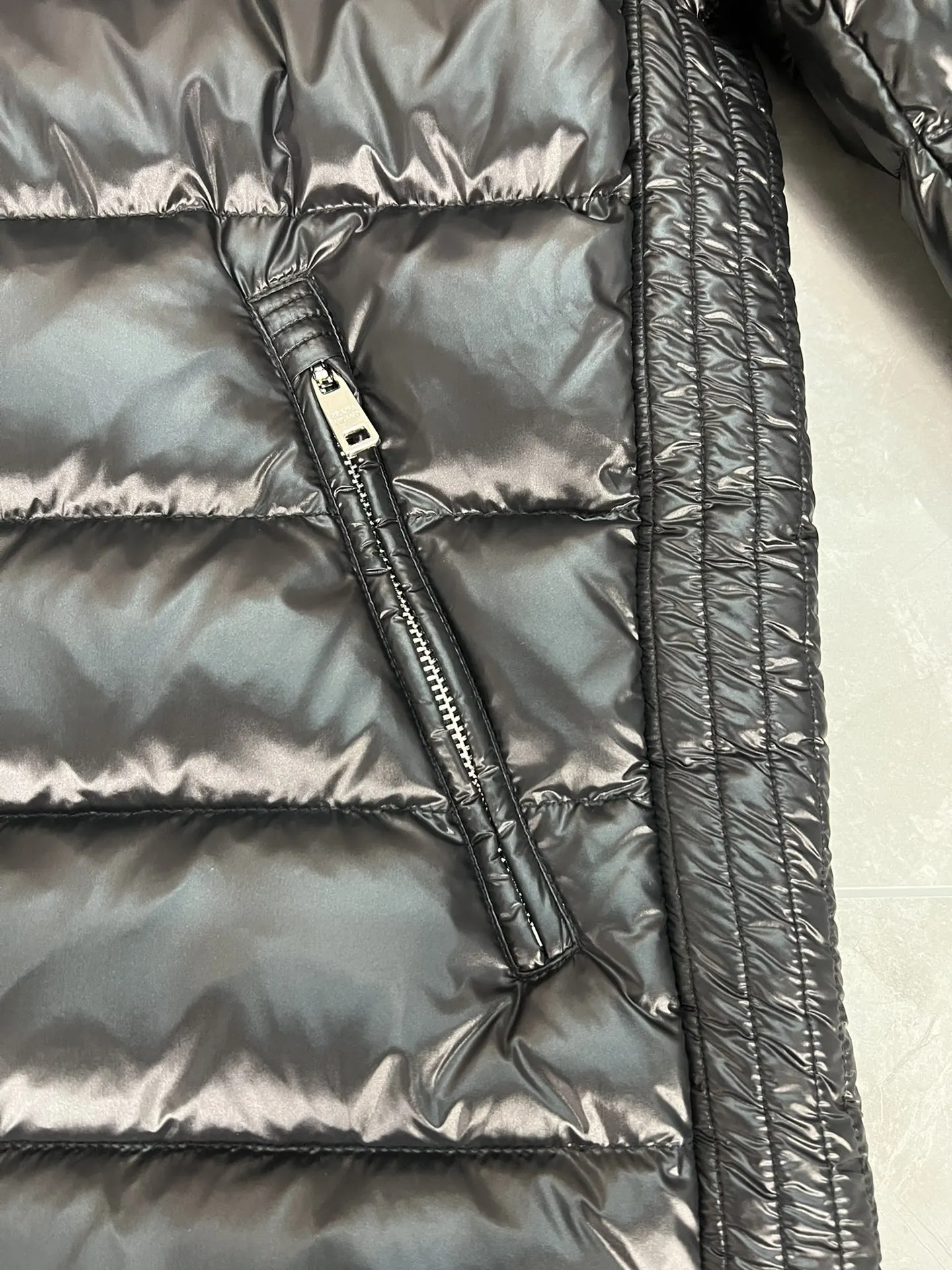 Prada 三角标 外套 通勤休闲