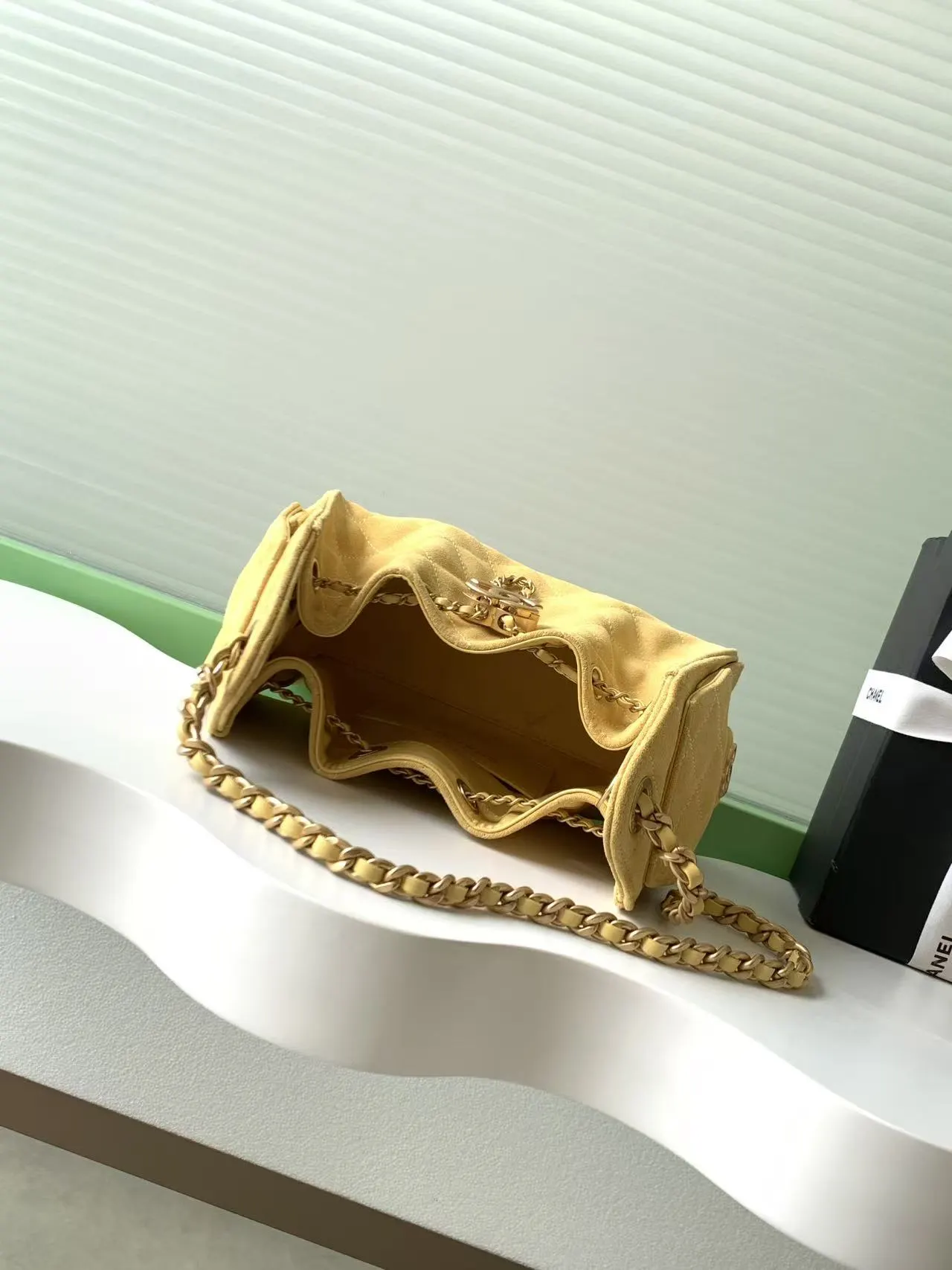 CHANEL 迷你磨砂皮 復古金币纽扣抽绳水桶包 菱格纹 经 鏈條包 精致鏈條款(數字9) CHANEL 迷你磨砂皮 復古金币纽扣抽绳水桶包 菱格纹 经 鏈條包 精致鏈條款(數字9)