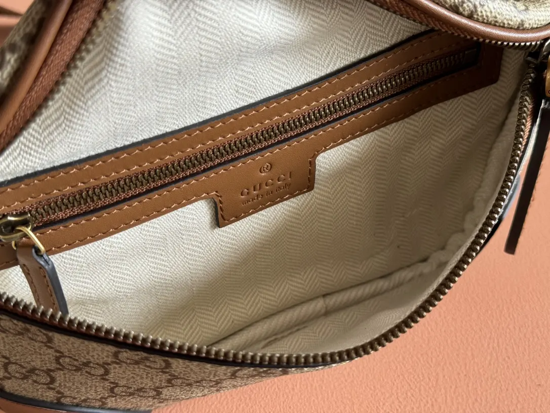 Gucci GG Emblem 黑色 帆布 腰包 休闲腰包款