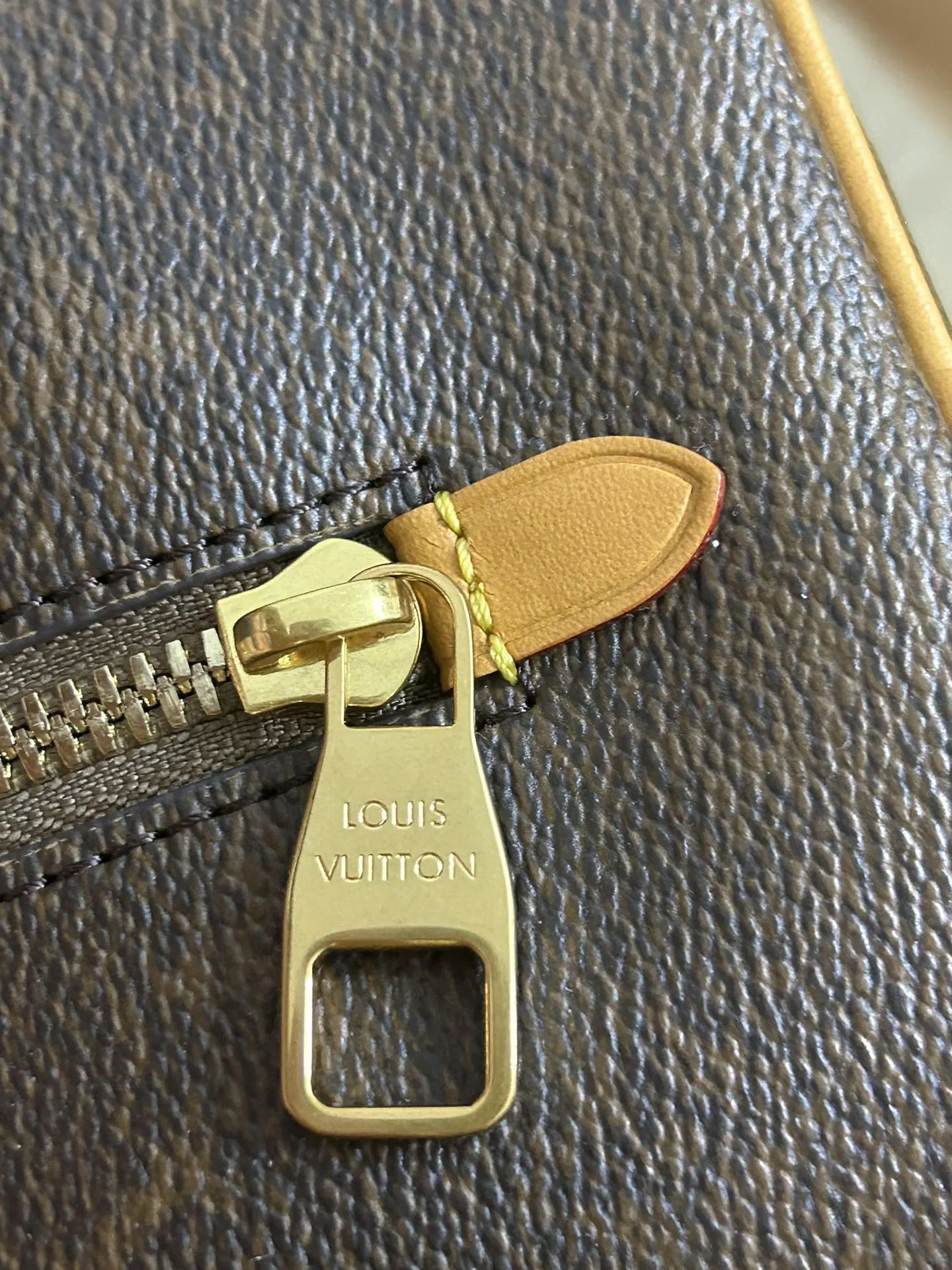 LV 牛皮 化妝包 便携收納款