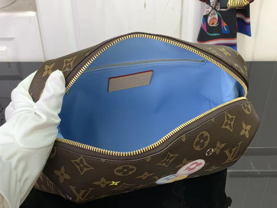 LV 老花 牛皮 化妝包 便携收納款