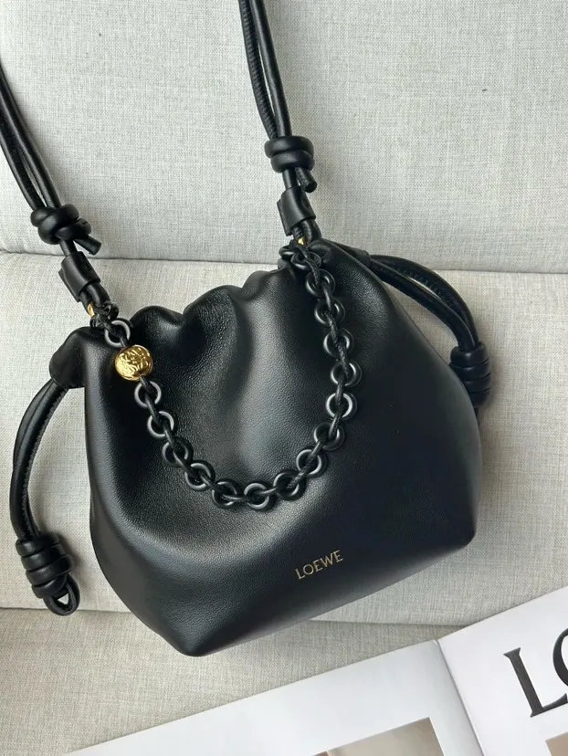 Loewe 金色 羊皮 型號 套金屬鏈條加长皮 鏈條包 精致鏈條款