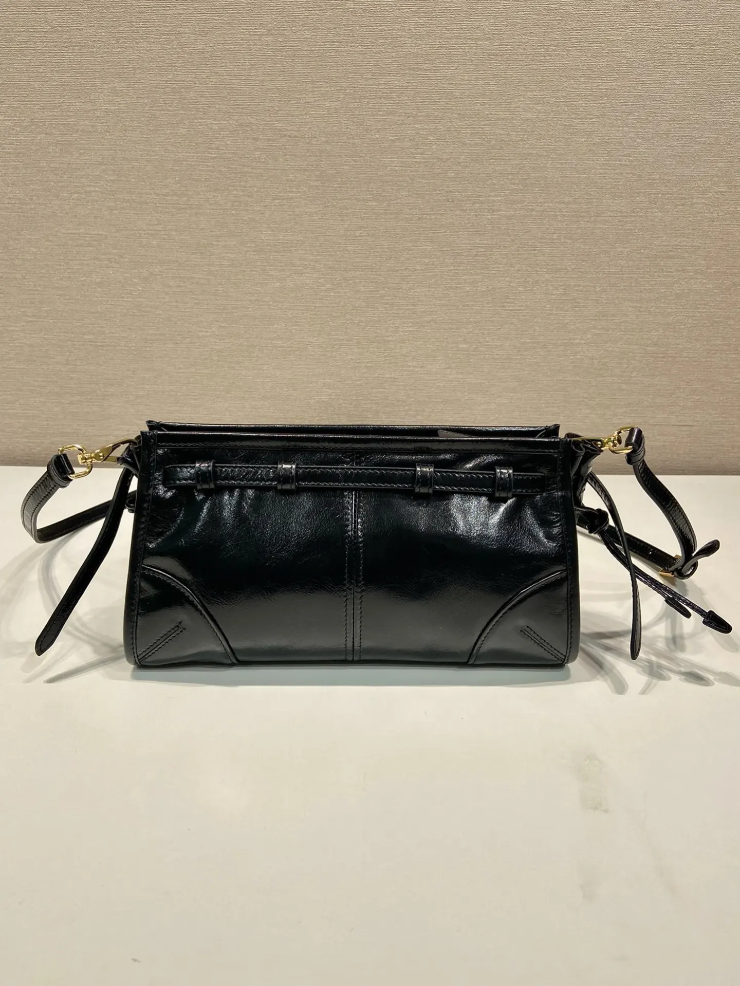 PRADA 斜挎包 日常通勤款