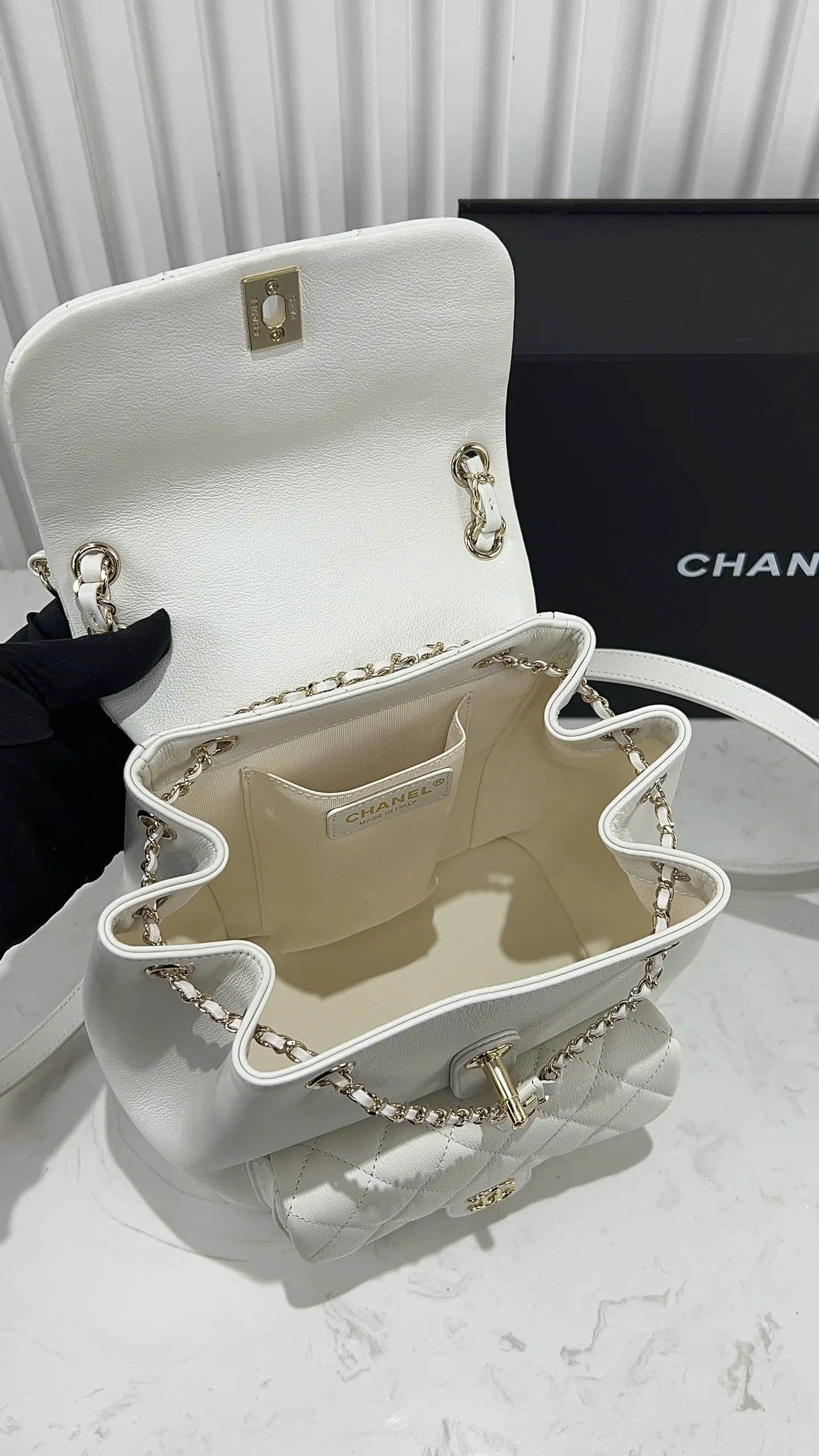 CHANEL 白色 小牛皮 双肩包 实用双肩款