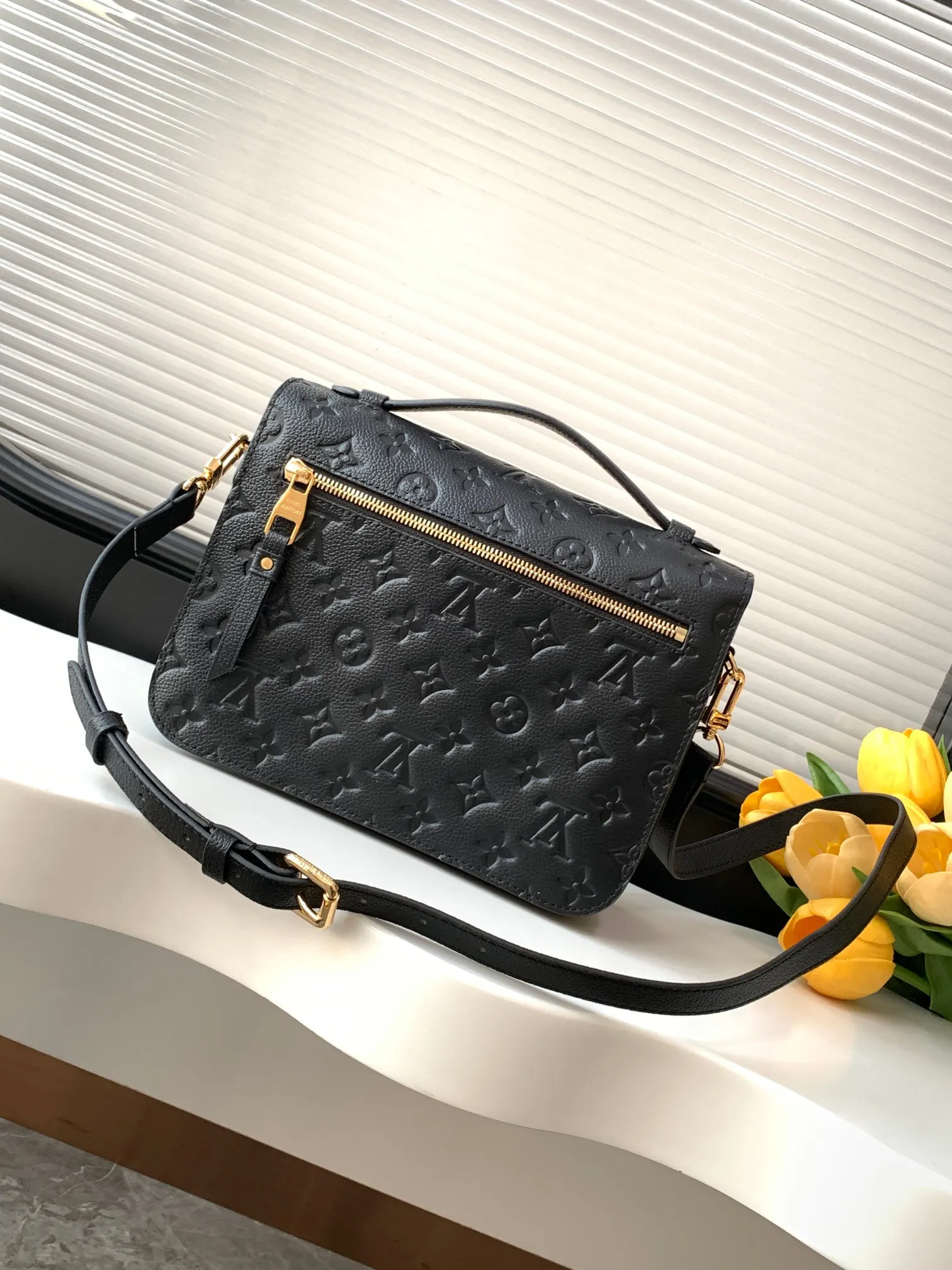 LV Pochette 黑棕配色 雙肩包(數字3) LV Pochette 黑棕配色 雙肩包(數字3)