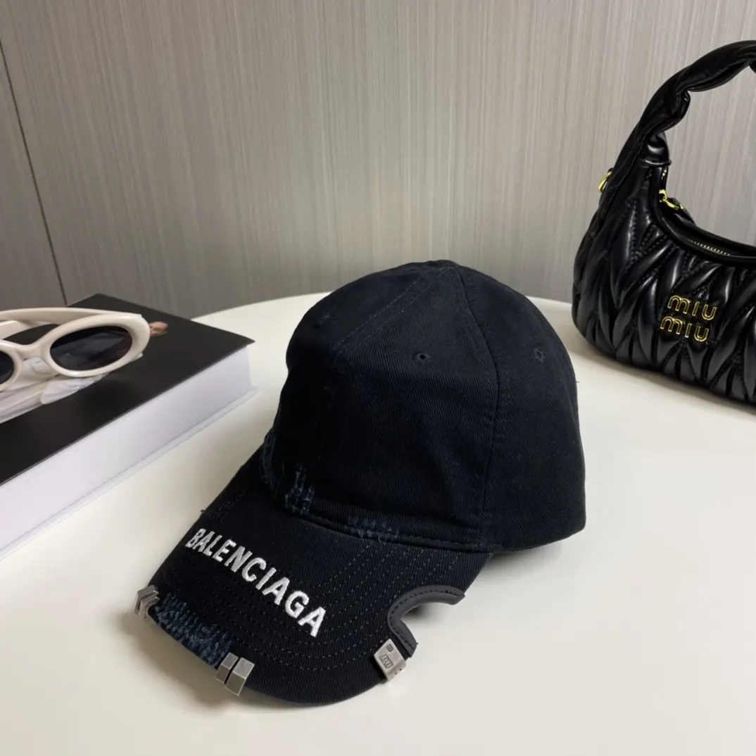 Balenciaga 棒球帽 精致搭配