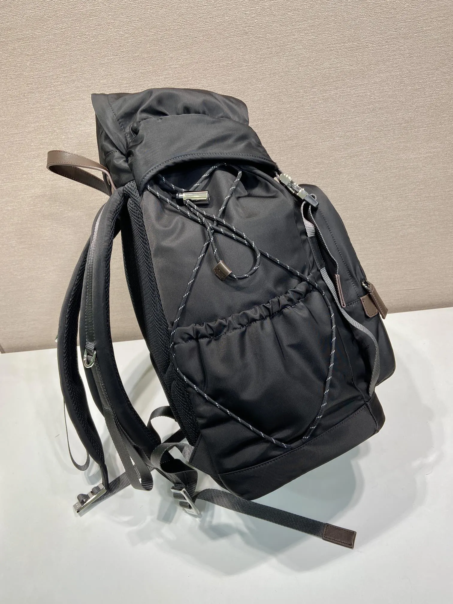 皮革 背包 登山包 灵感源自徒步旅行风格 雙肩包 实用雙肩款