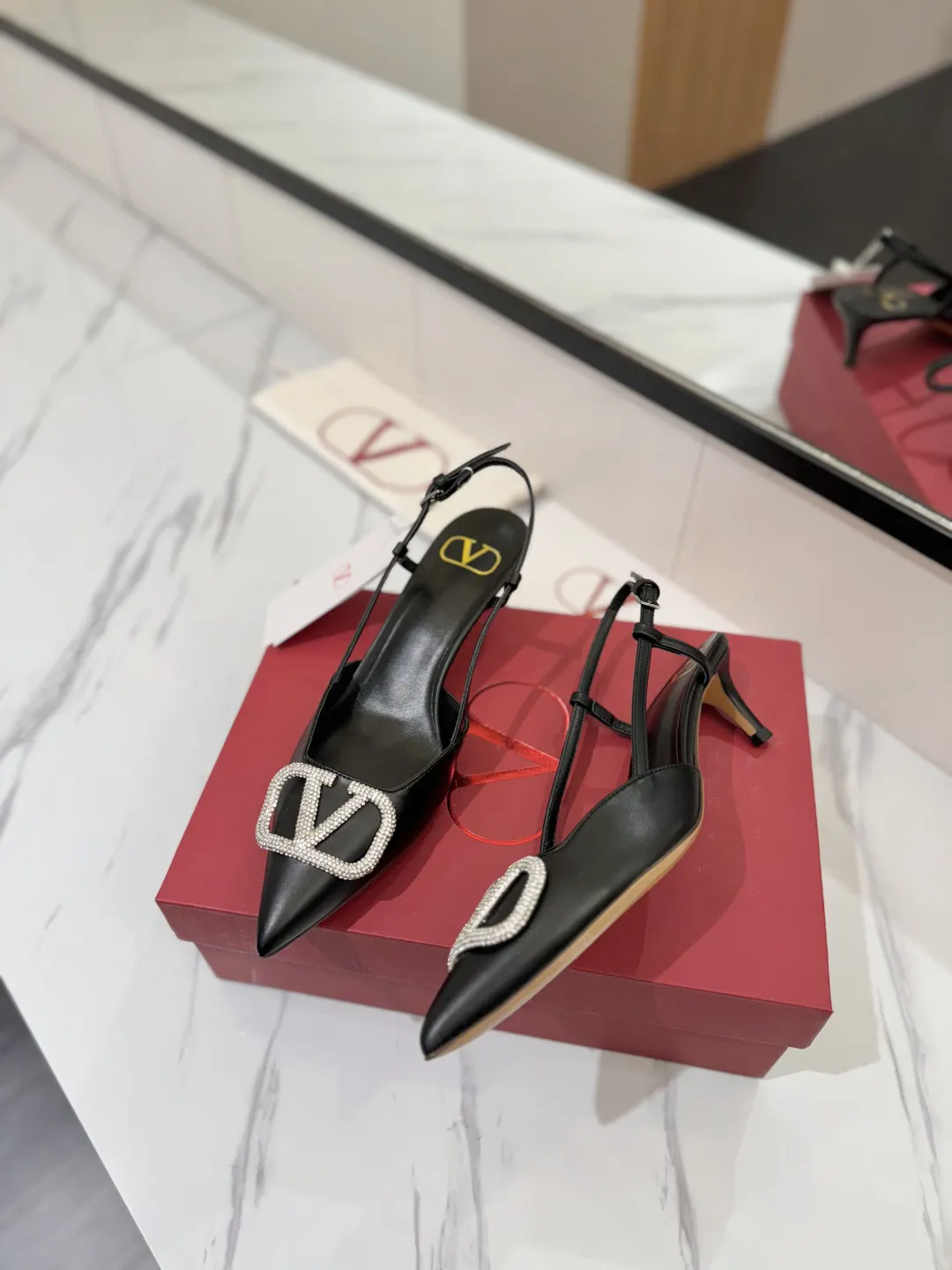 Valentino 金色 拖鞋 轻便舒適款