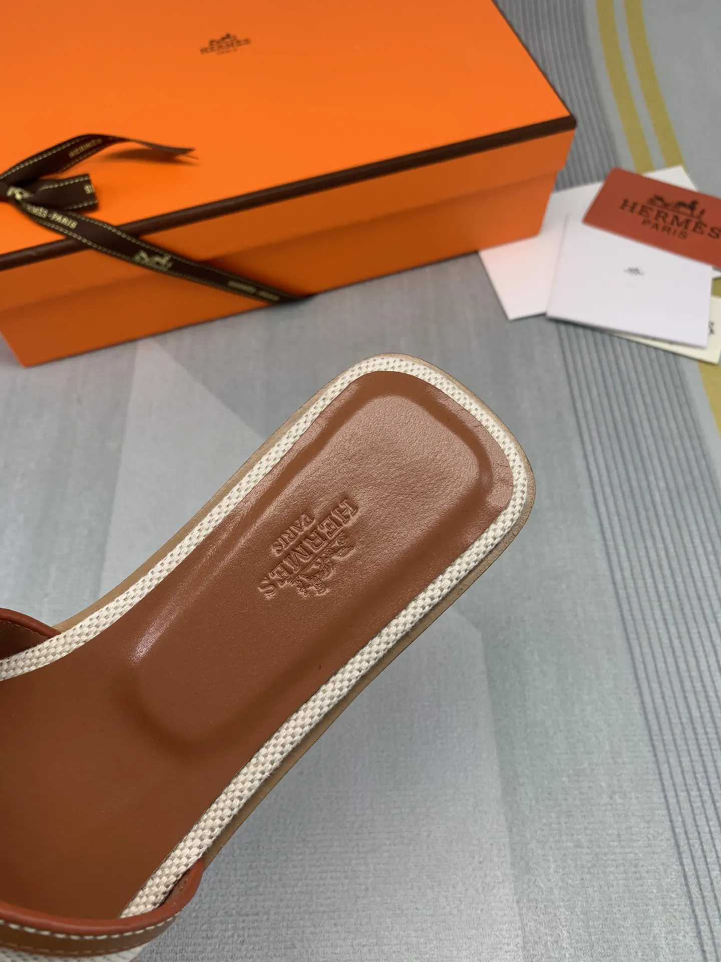 Hermès Oran 琥珀色阿根廷帆布 小牛皮 拖鞋 舒适