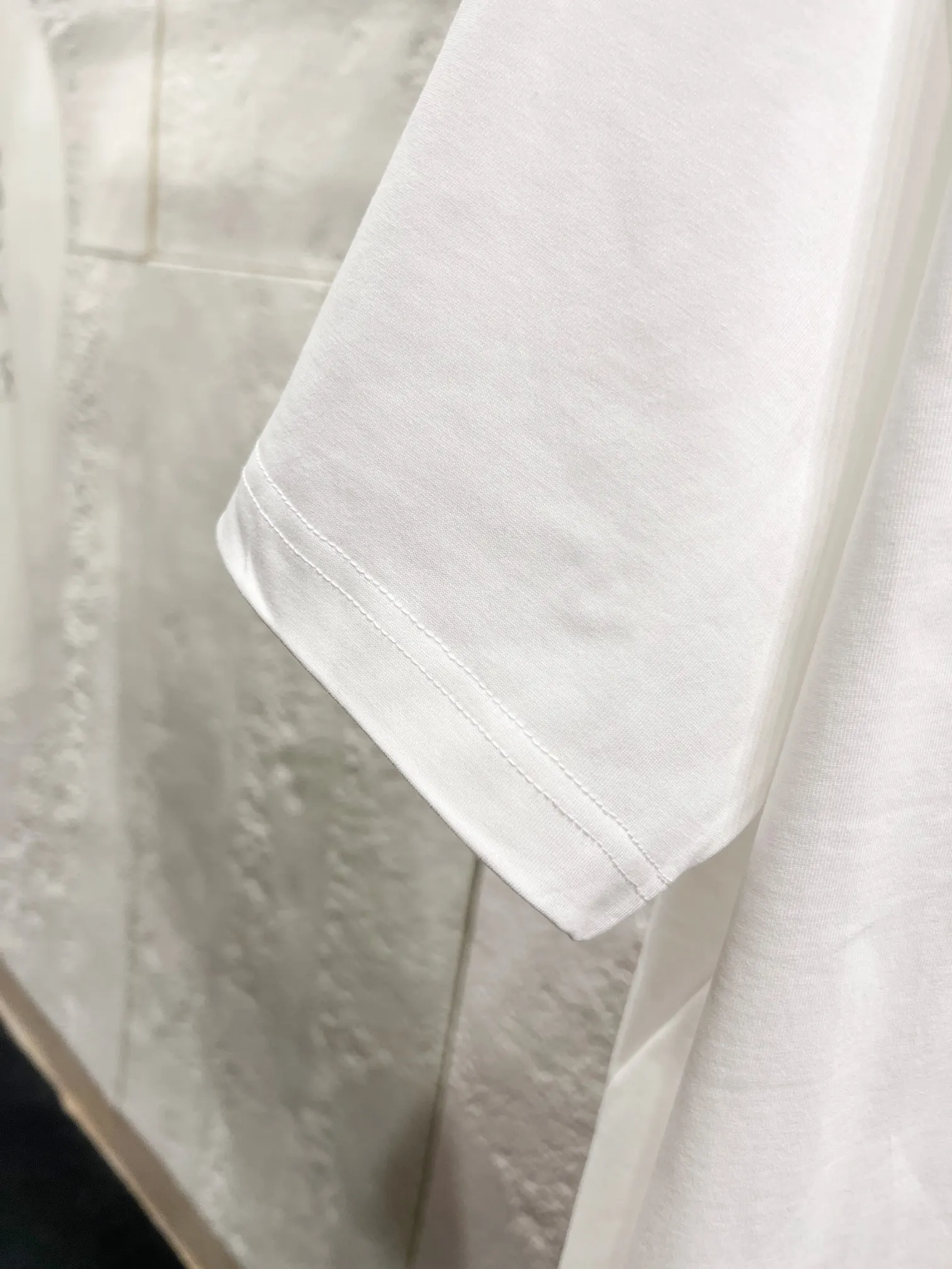 LV short sleeve T-shirt T-shirt Image 6 LV short sleeve T-shirt T-shirt Image 6