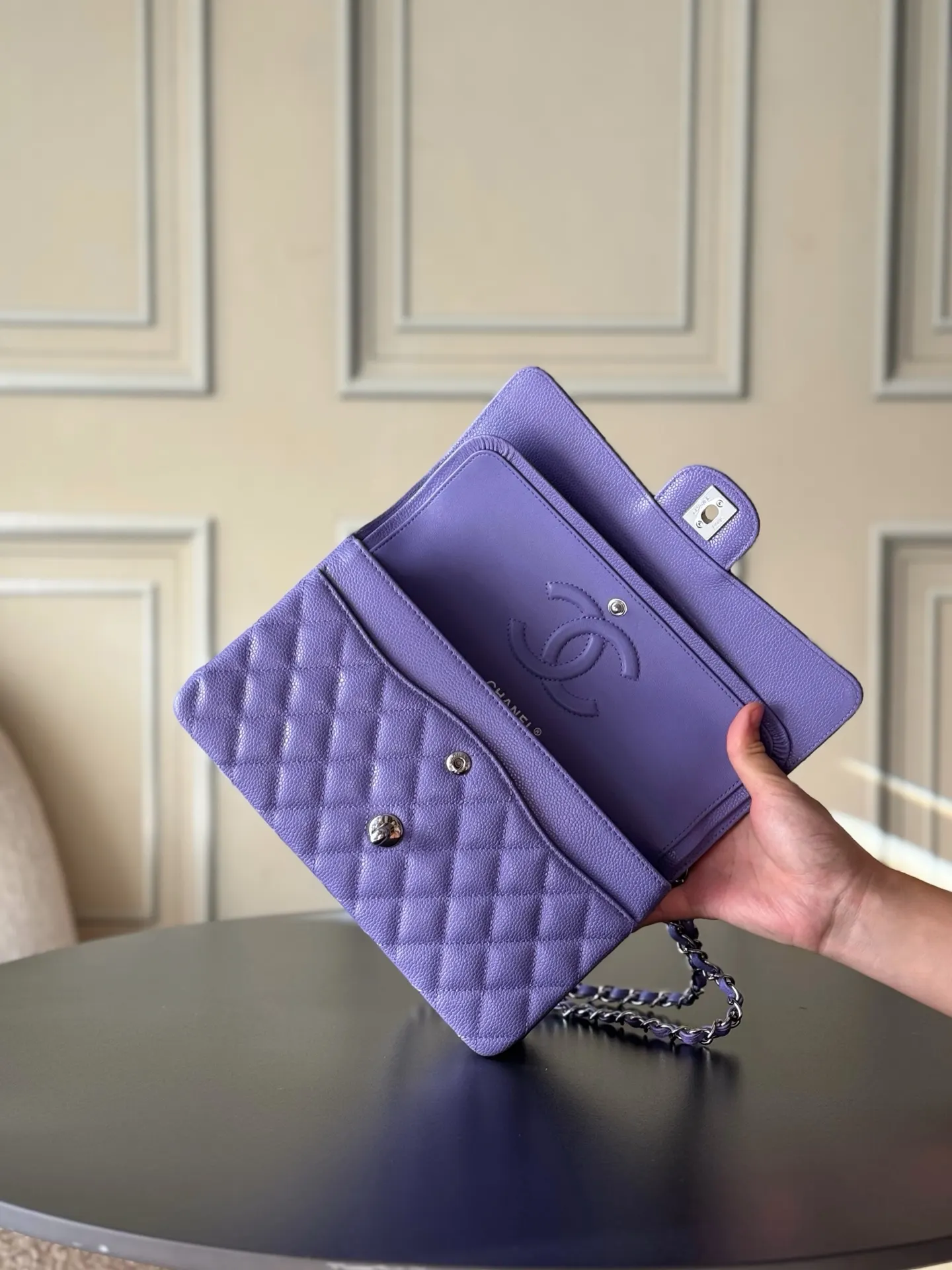 Chanel 紫色鱼子酱牛皮翻盖链条包 金扣