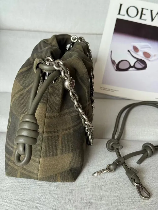 Loewe 麂皮 套金屬鏈條 條長肩帶 Flamenco Purs 链条包 精致链条款