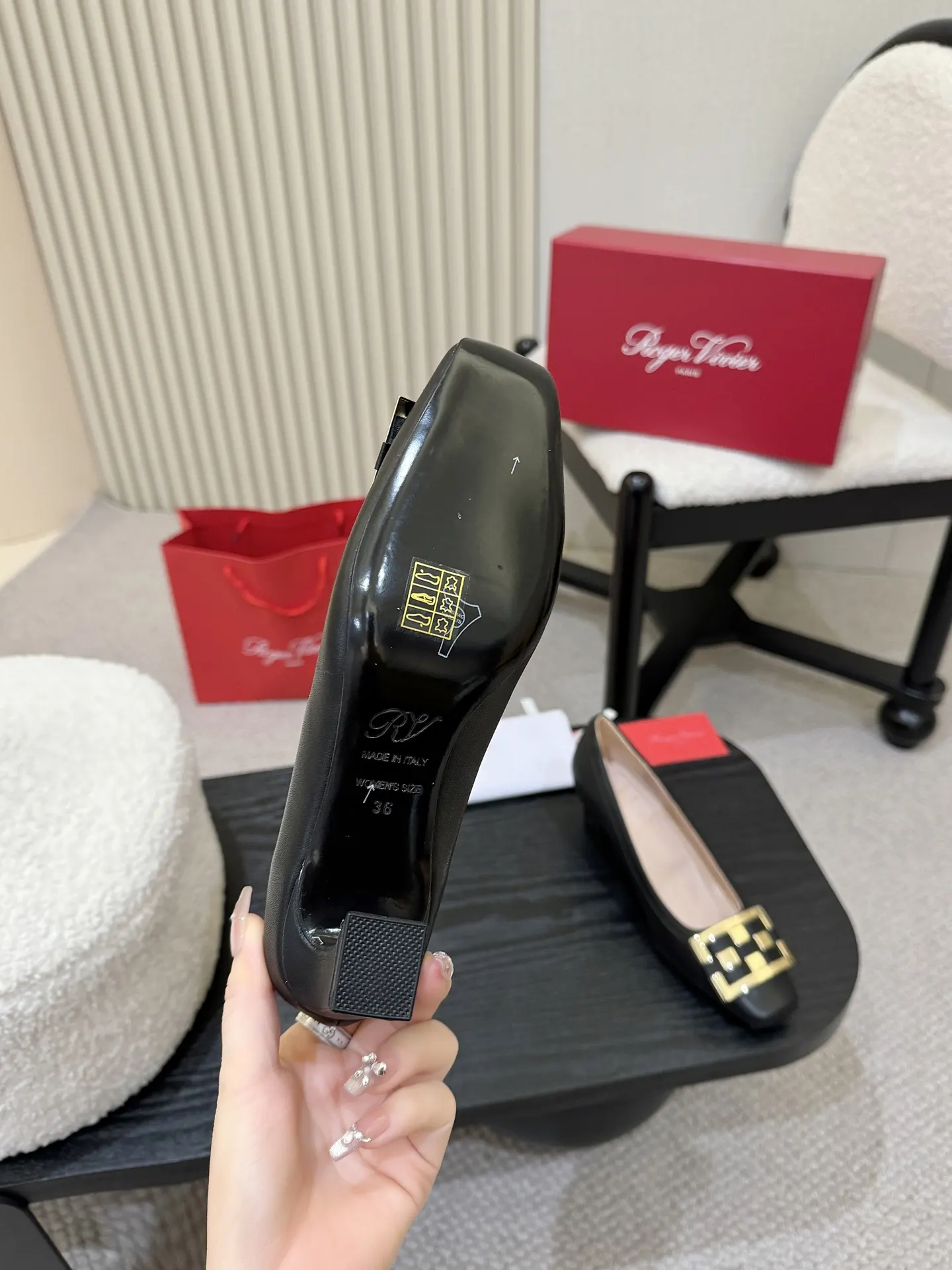 Roger Vivier 运动鞋 休闲百搭款 款04
