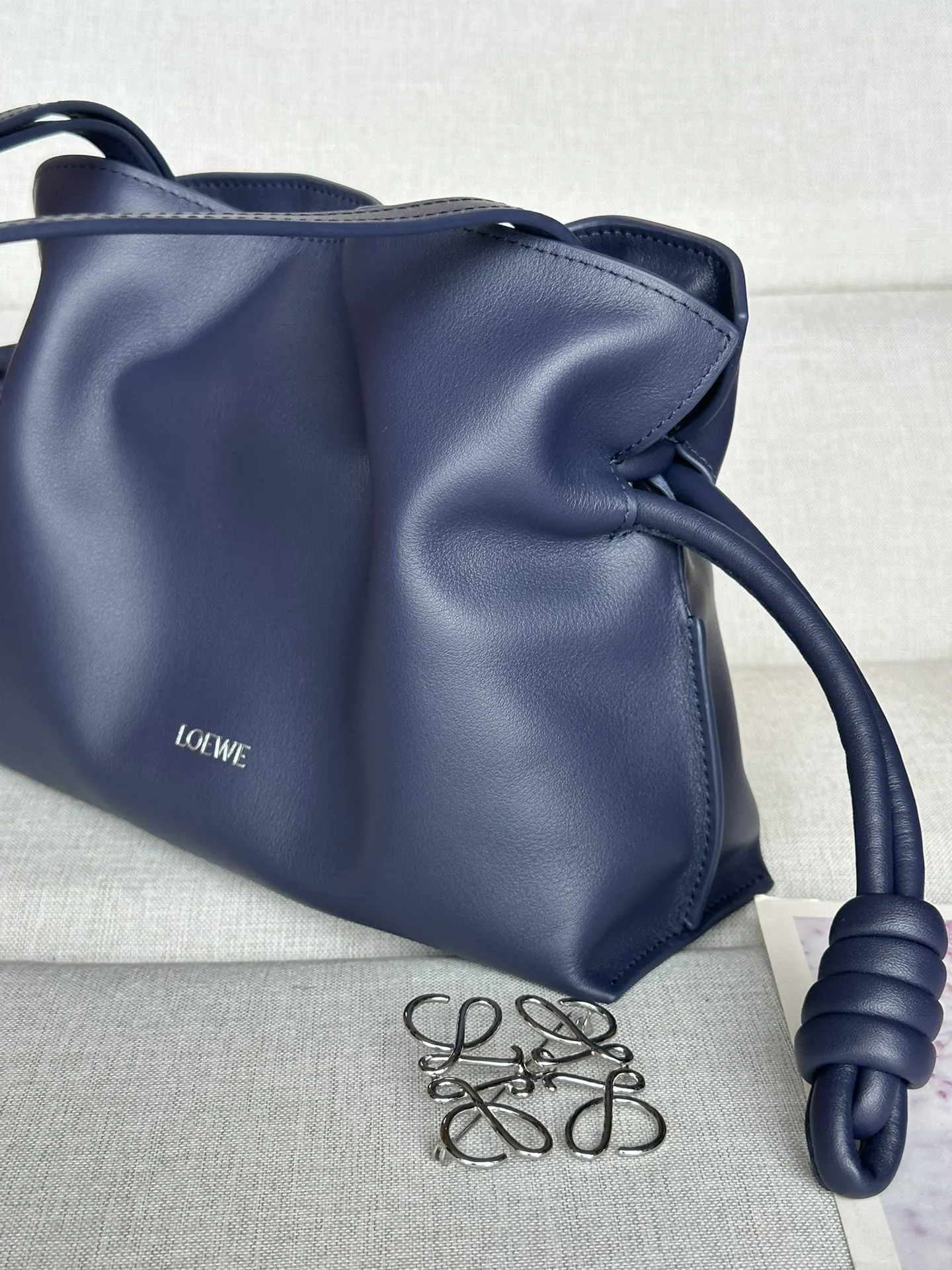 Loewe 金色 牛皮 手拿包 精致手拿款