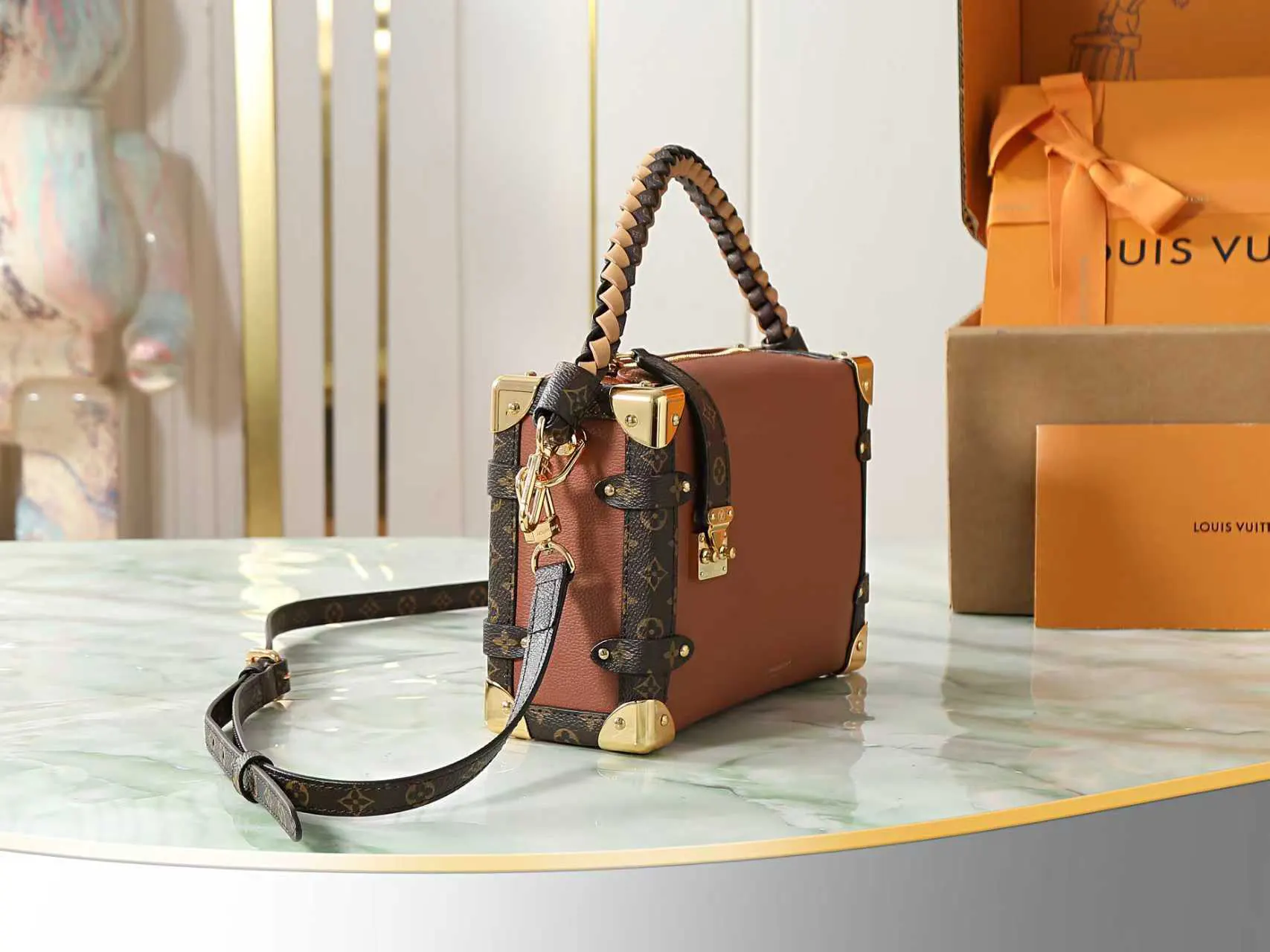LV gold, handbag Image 2 LV gold, handbag Image 2