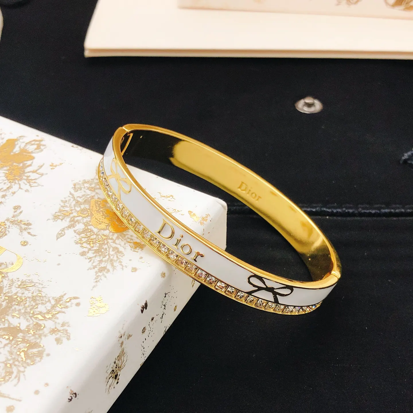 Dior 白色 手镯 精致腕饰