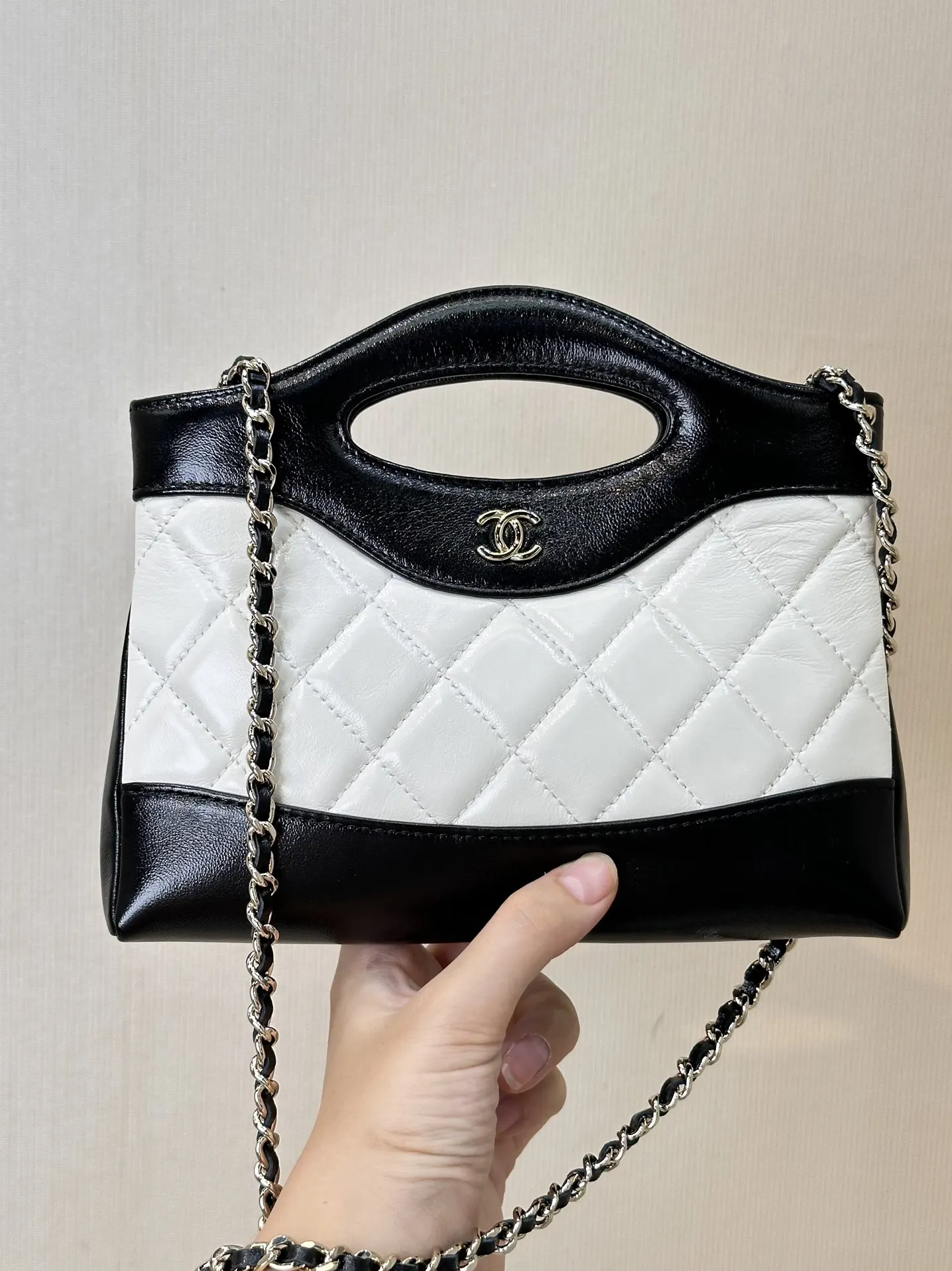 Chanel Oil Wax Sheepskin Chain Bag One Shoulder Cross Image 9 Chanel Oil Wax Sheepskin Chain Bag One Shoulder Cross Image 9