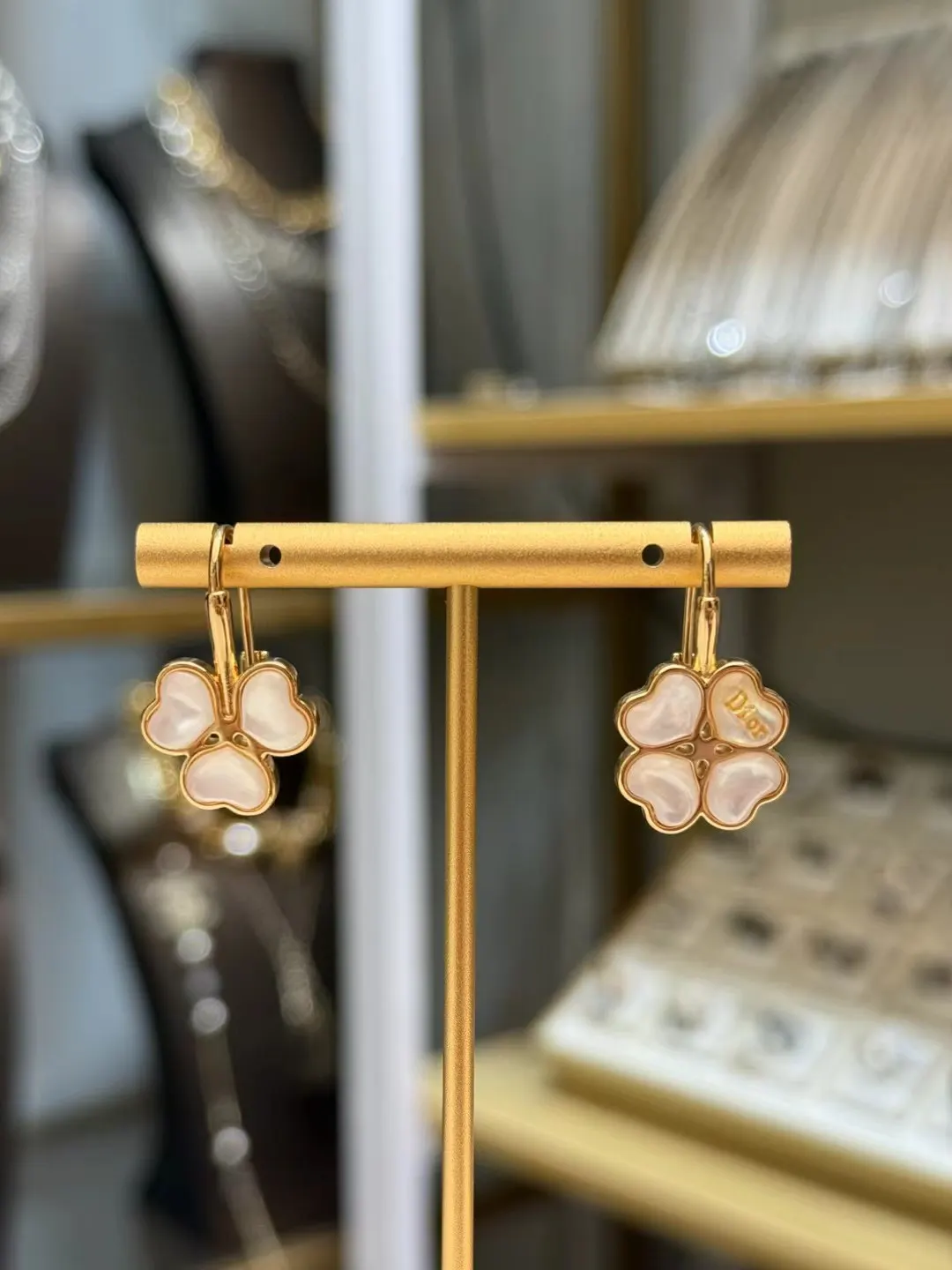 Dior 金色花朵耳环 礼盒