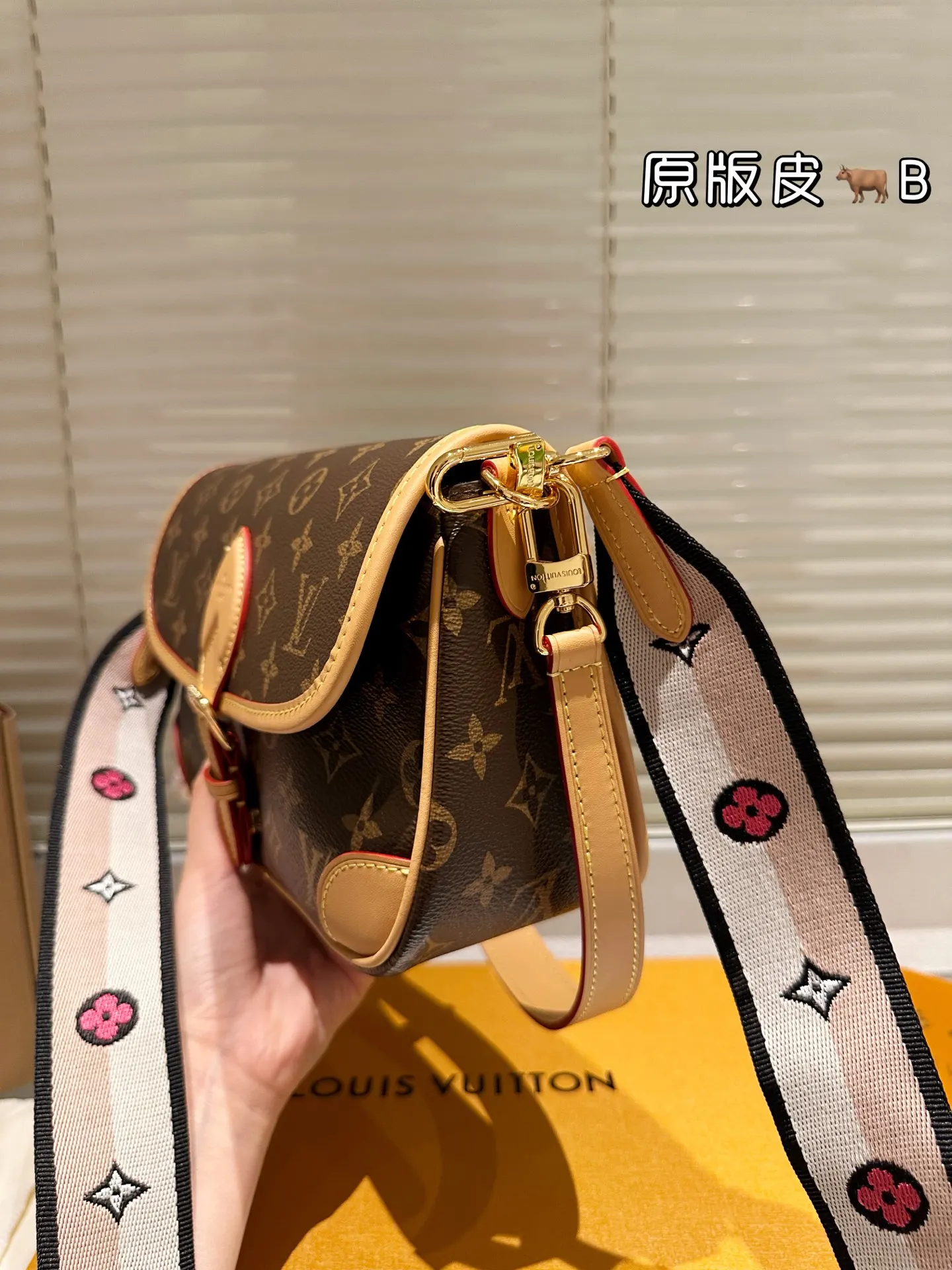 LV Diane 牛皮 版 牛皮 掛件 ｜Diane法棍包 法棍D 腋下包 復古腋下背款