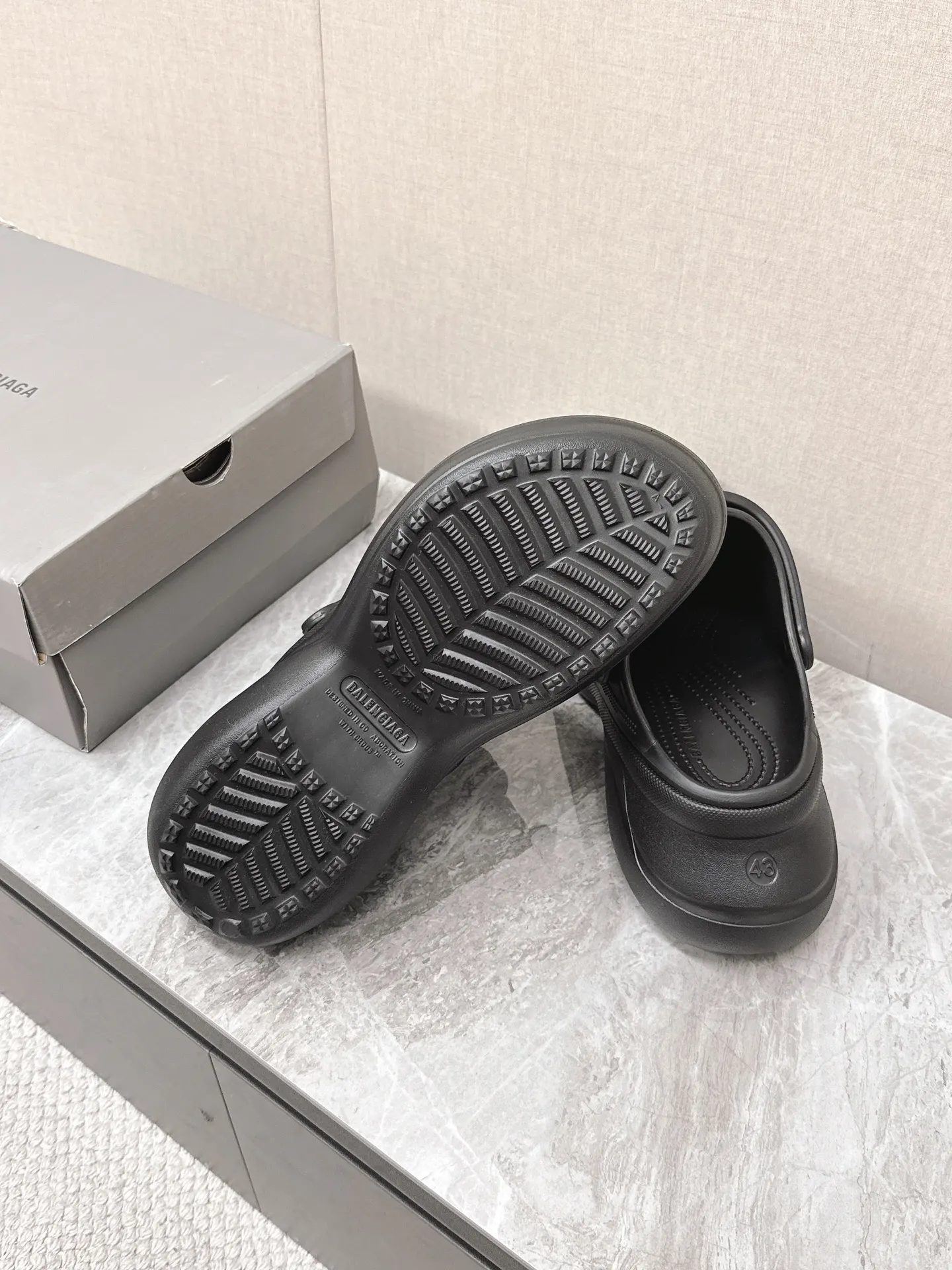Balenciaga 金扣 运动鞋