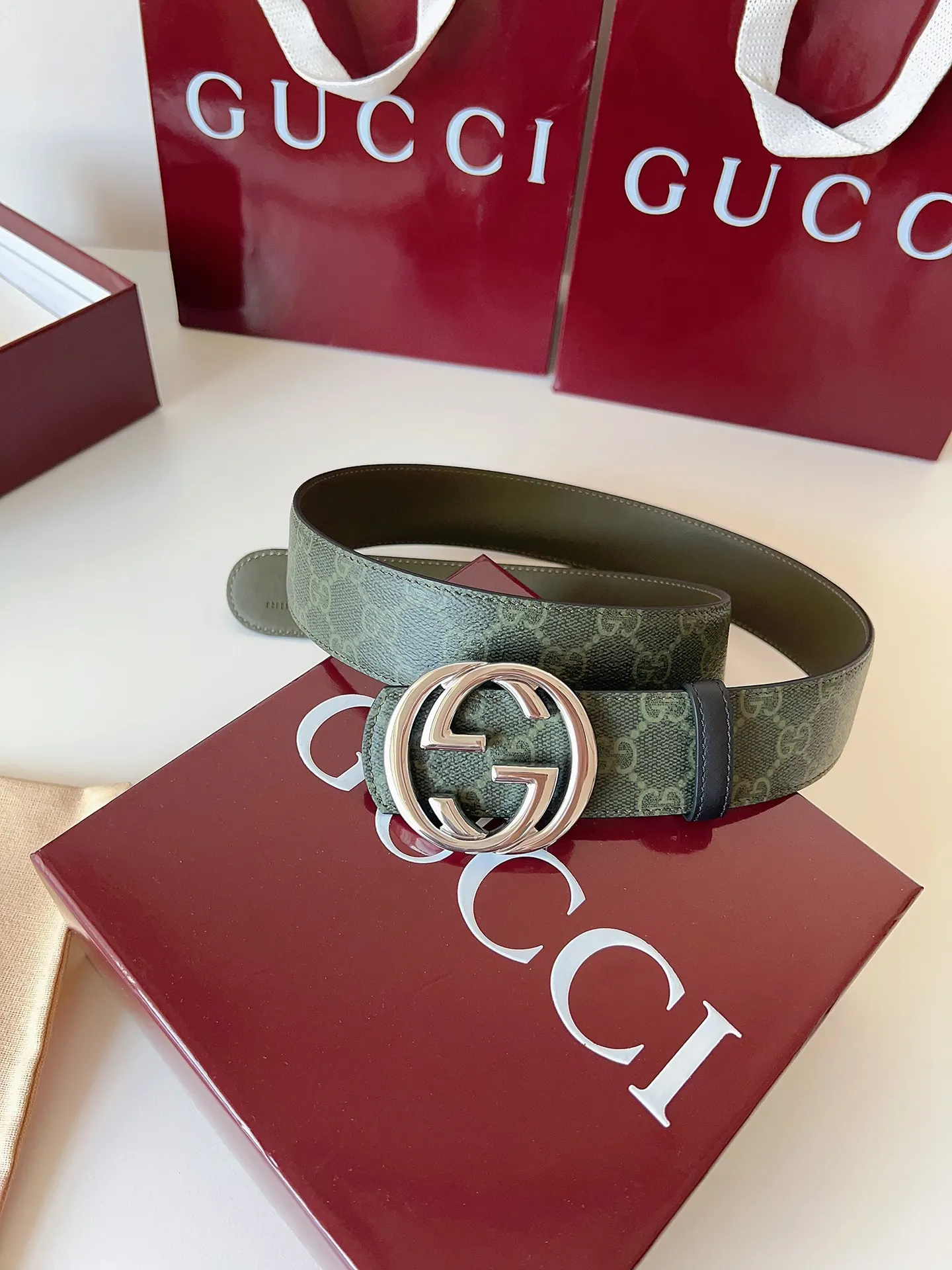 Gucci 双G扣牛皮腰带 绿色