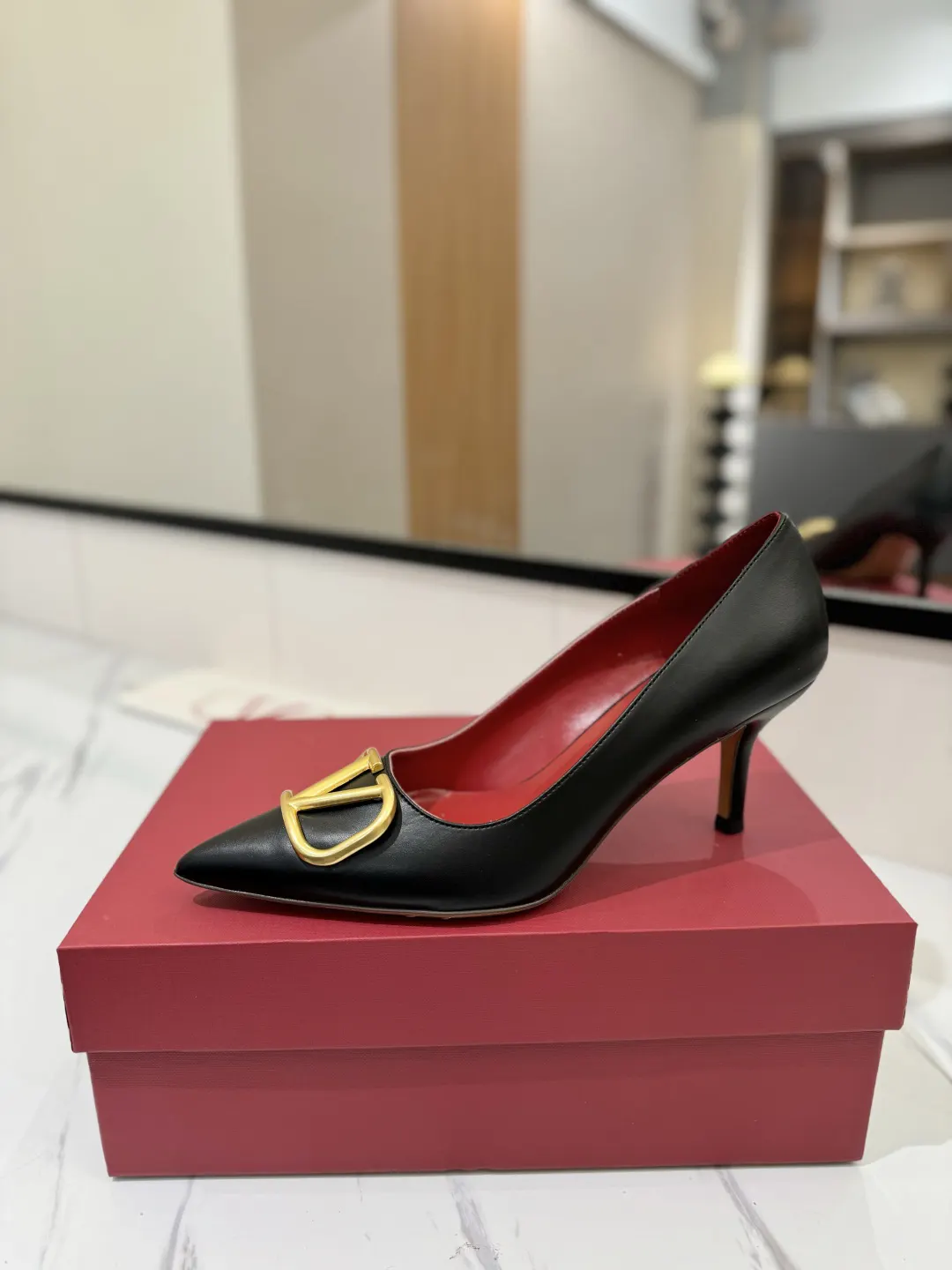 Valentino 金色 平底鞋 通勤约会款