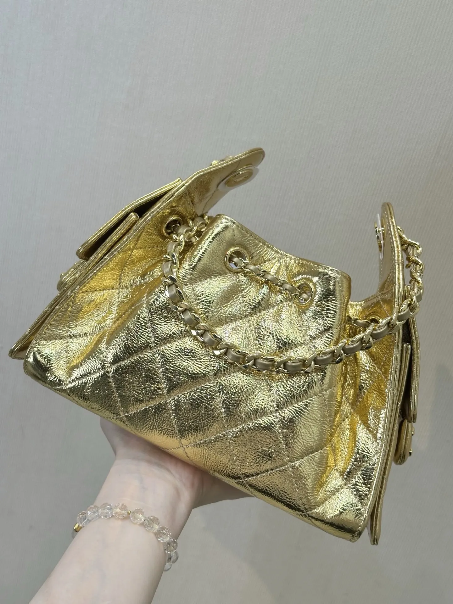 CHANEL Hobo 设计感十足 整体呈现出一 腋下包 复古腋下背款
