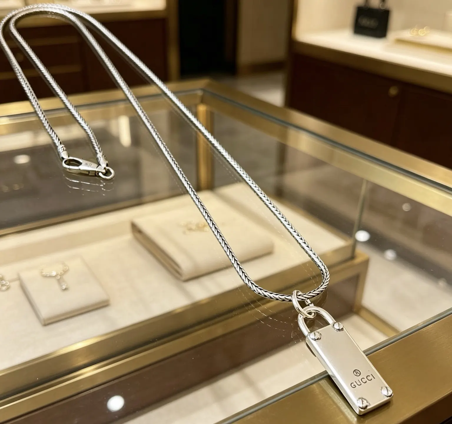 Gucci 链条包 单肩斜挎款