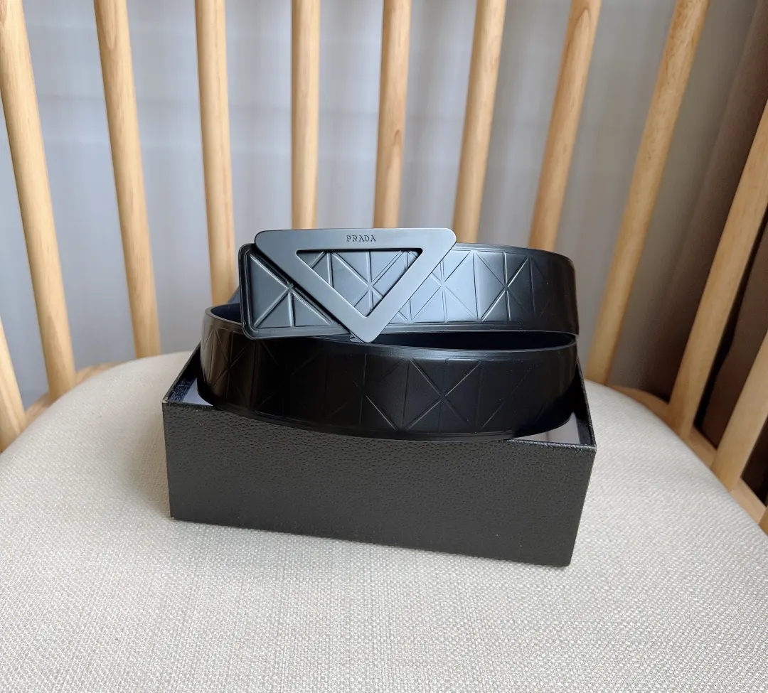 Prada 皮革 亮面 Logo 腰带 通勤搭配