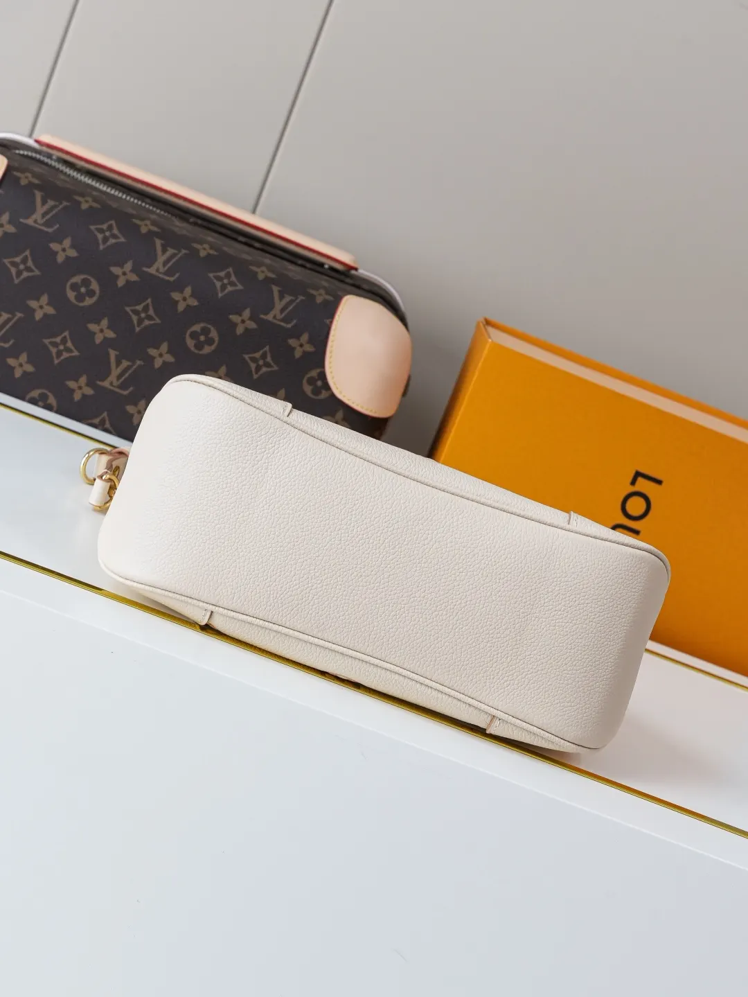 Louis Vuitton Chain Bag Leather