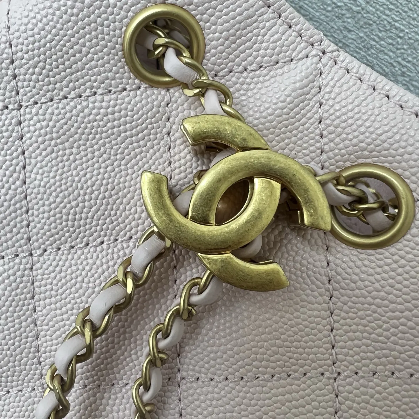 CHANEL 22 Bag 粉色牛皮链条包 小号款 复古款