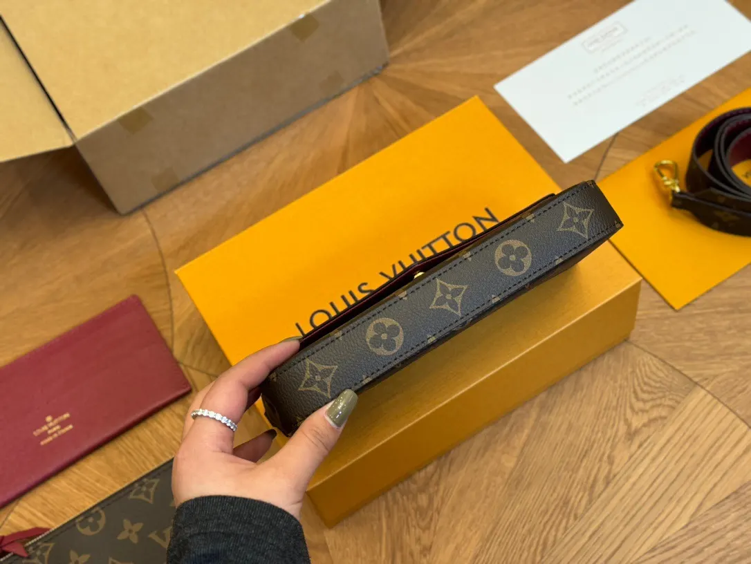 LV 三件套 最好 斜背包 輕便斜挎款(數字9) LV 三件套 最好 斜背包 輕便斜挎款(數字9)