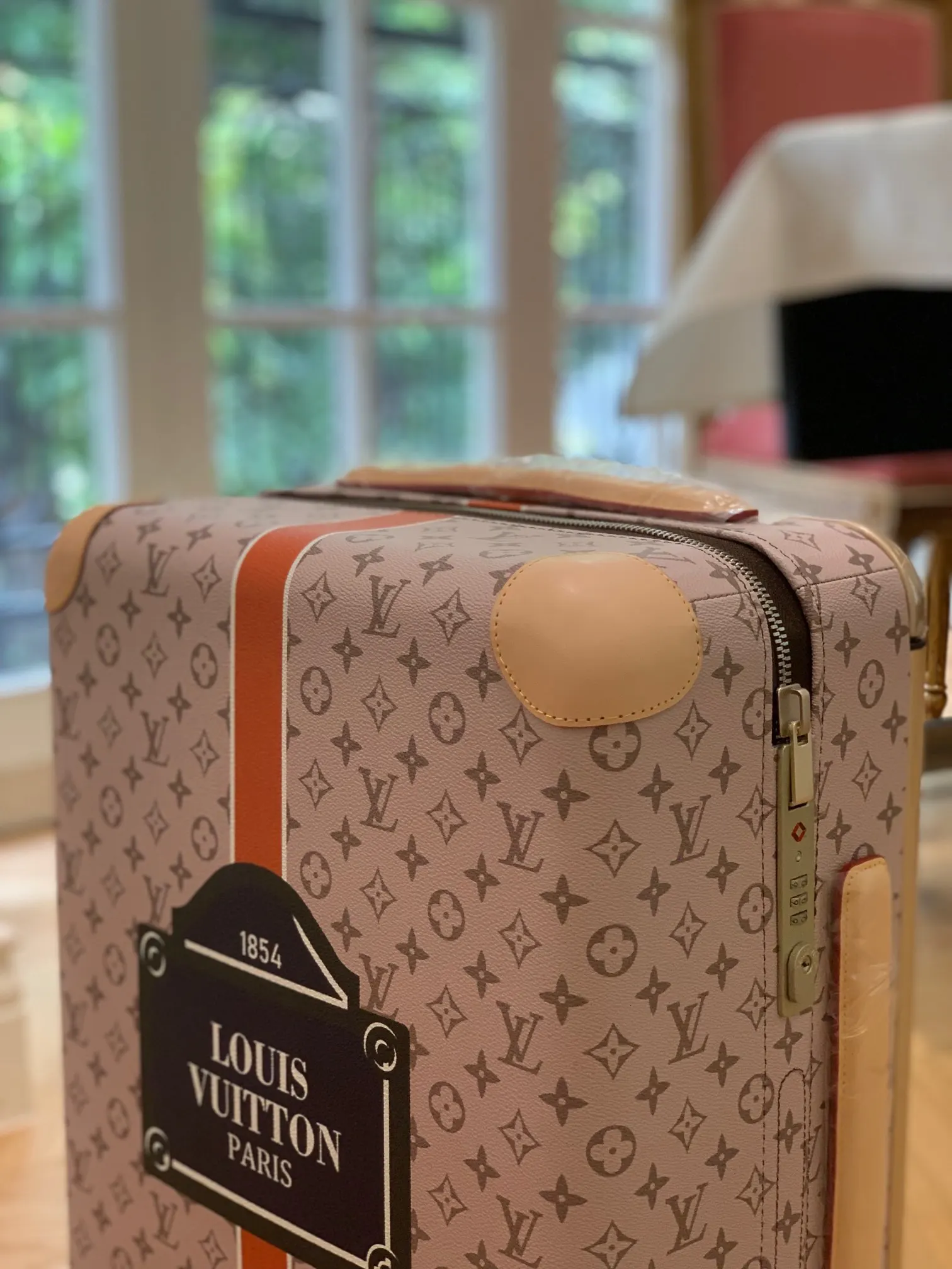 LV 赠送 保护套一个 防尘袋一个 共 只 行李箱 旅行拉杆款 輕便出行款