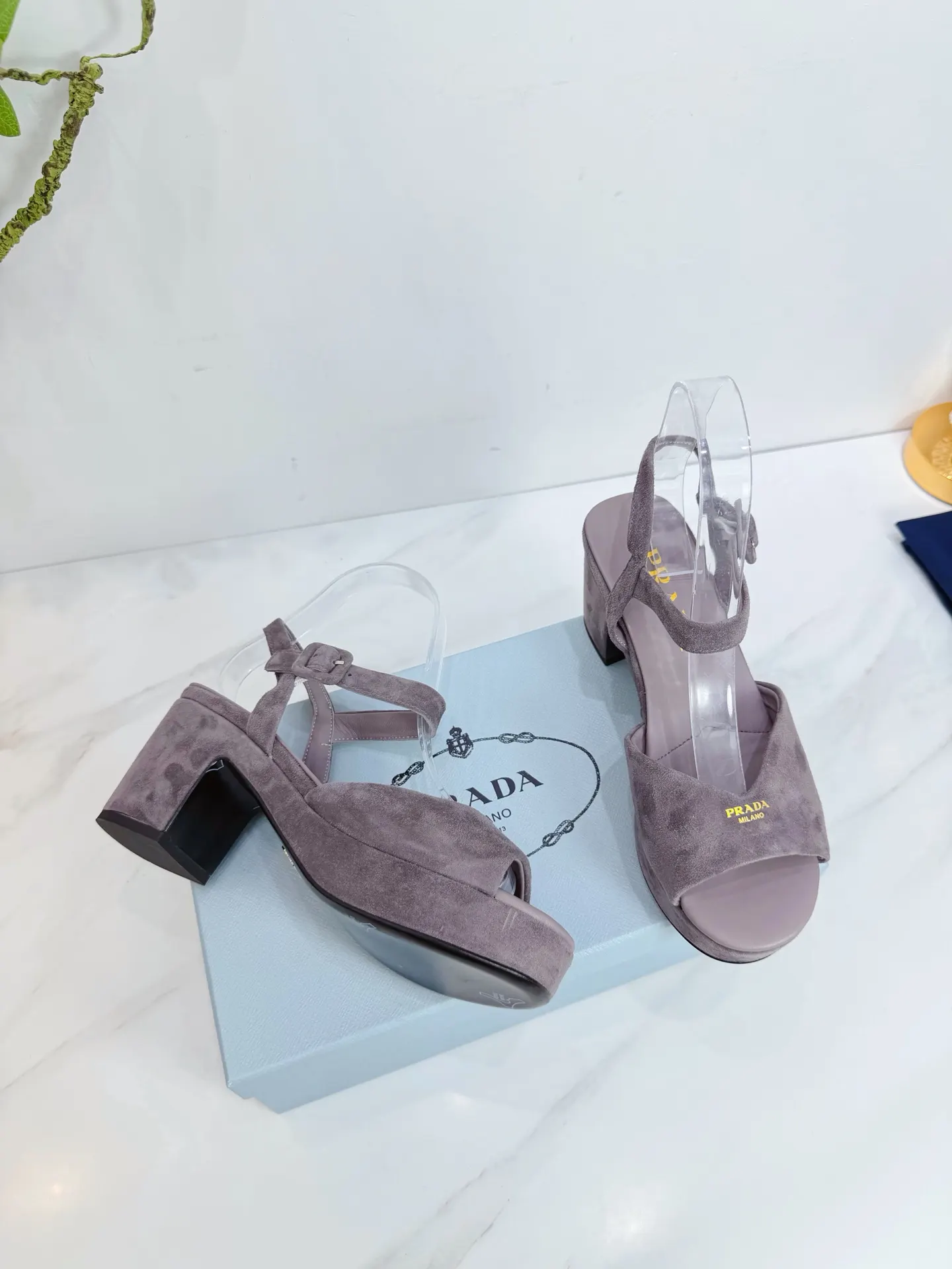 PRADA 羊皮 休闲鞋 舒适百搭款