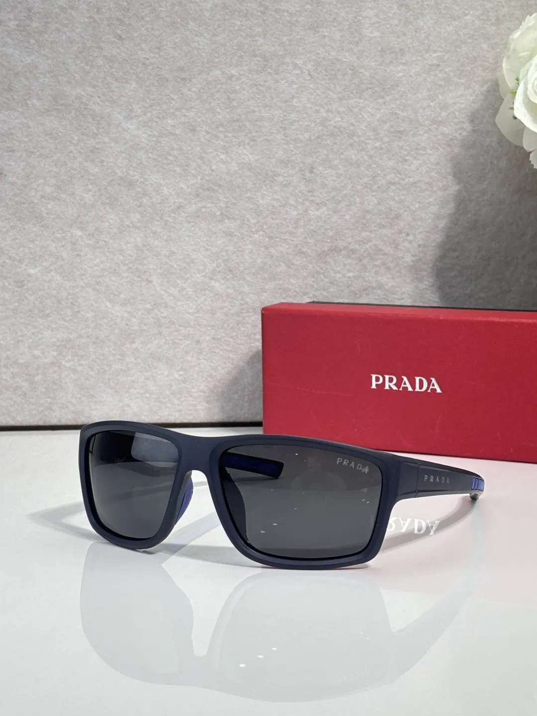 PRADA 8551 太阳眼镜 时尚遮阳款