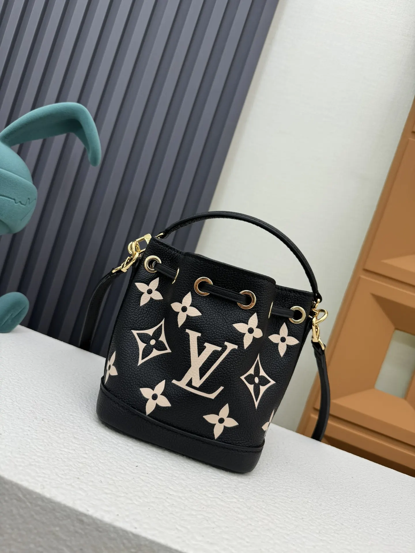 Louis Vuitton Bucket Bag Casual