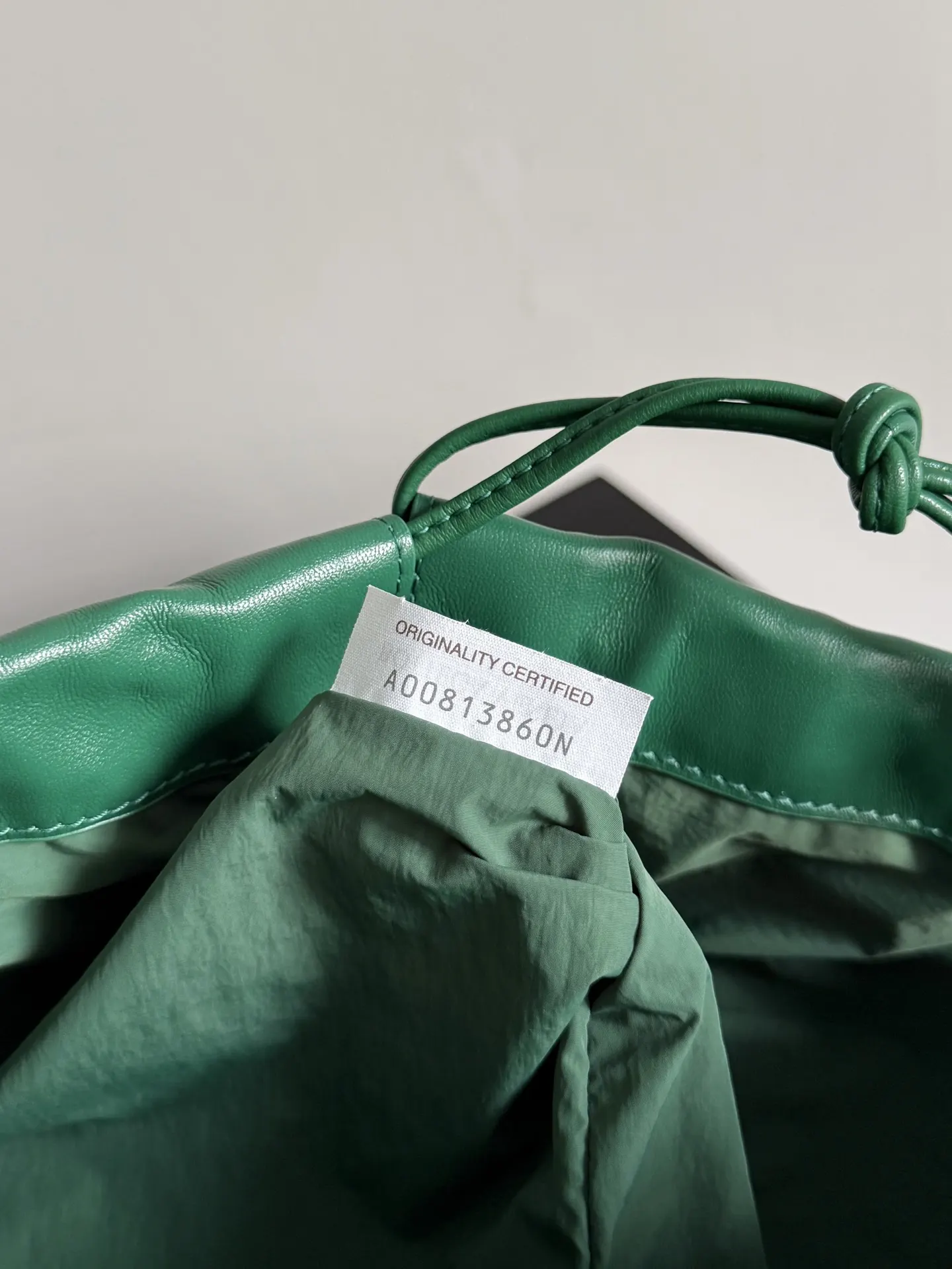 Bottega Veneta 尼龍 手拿包 精致手拿款(數字9) Bottega Veneta 尼龍 手拿包 精致手拿款(數字9)