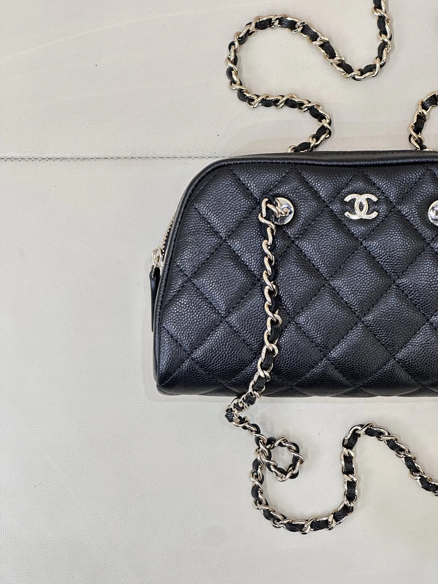 Chanel Cowhide Bag Chain Shoulder and Crossbody Wear Image 4 Chanel Cowhide Bag Chain Shoulder and Crossbody Wear Image 4