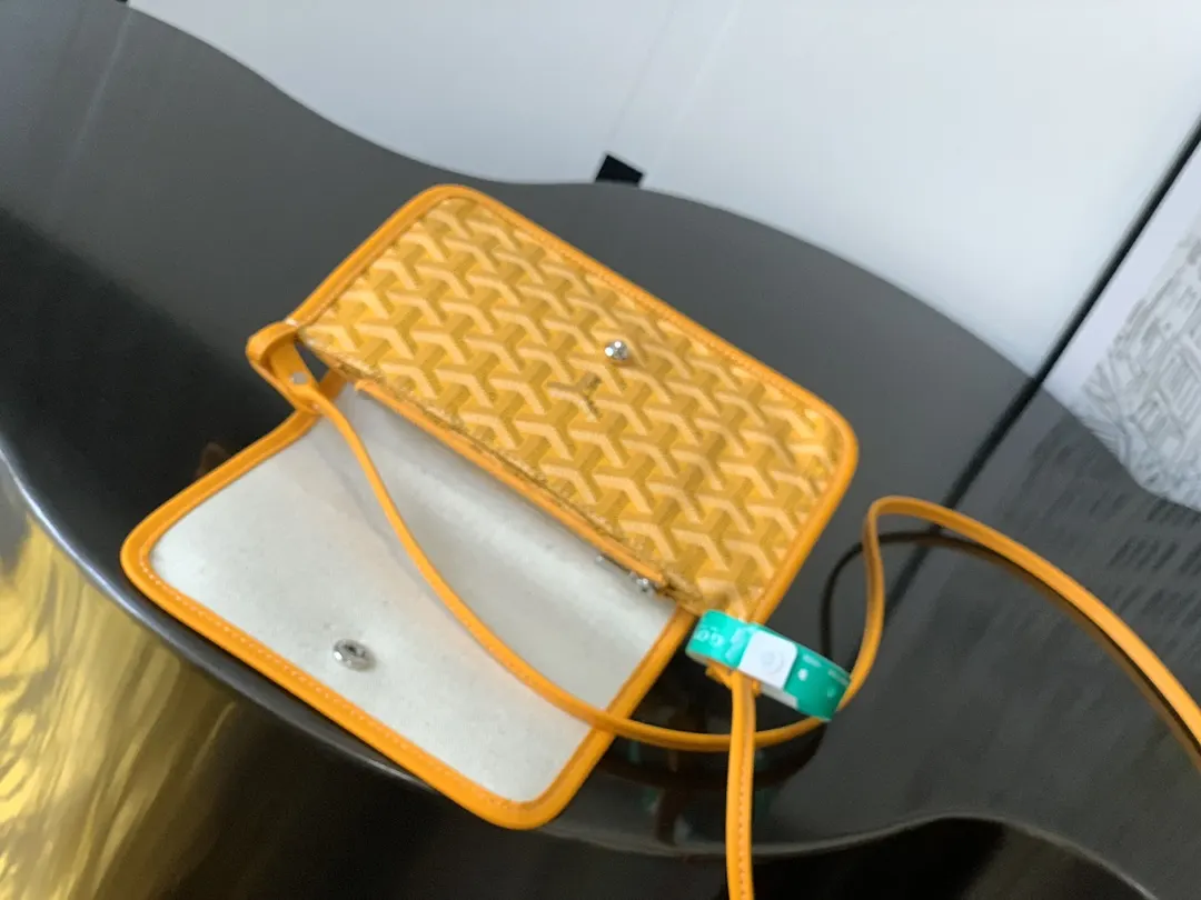 Goyard 黃色 PLUMET 手拿包的灵 精致手拿款