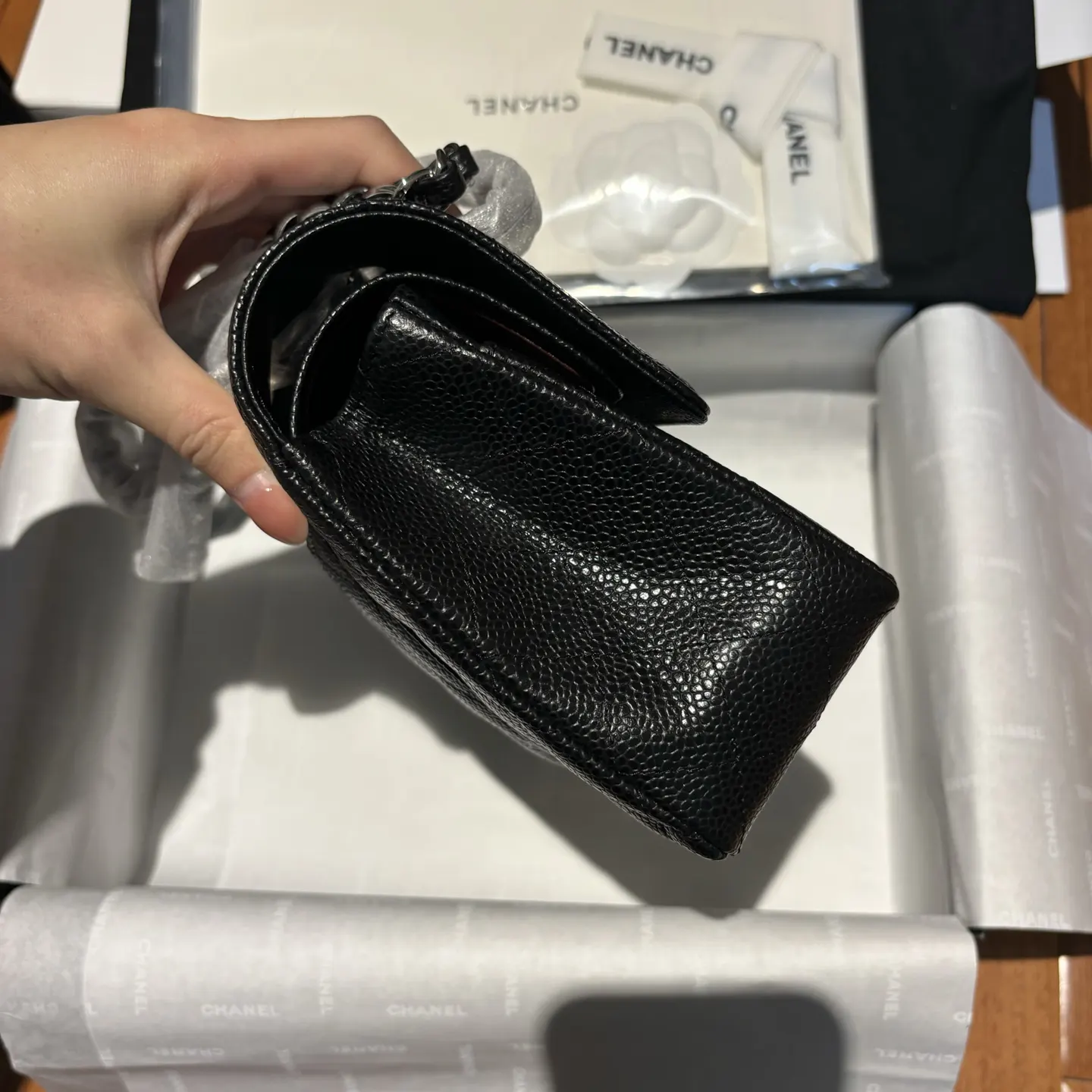随便对比市场任何一家都没问题 只对比做得最牛的 此款 斜背包 輕便斜挎款