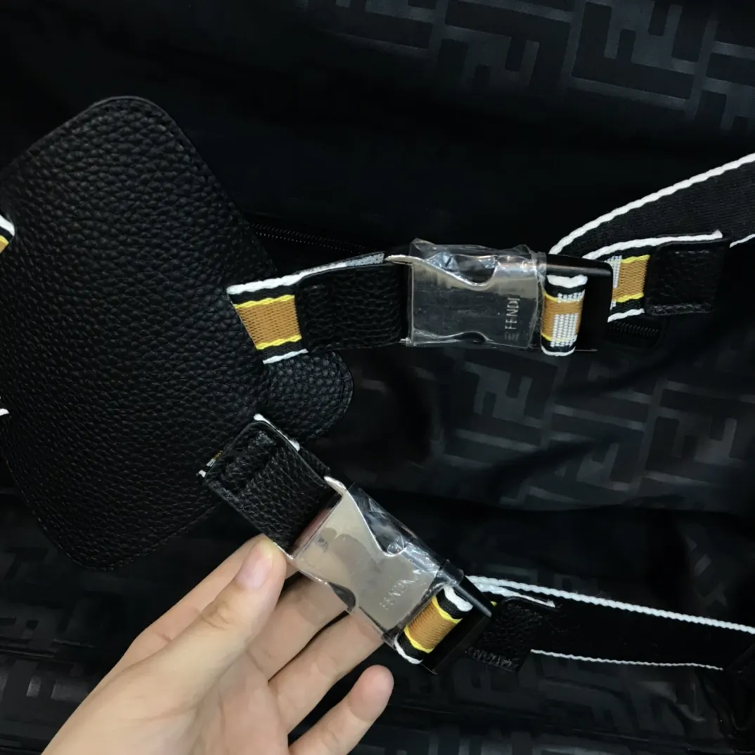 Fendi 黑色 藍色 rimowa 一见钟情或许就是当你第一眼见到它的 行李箱 旅行拉杆款 輕便出行款